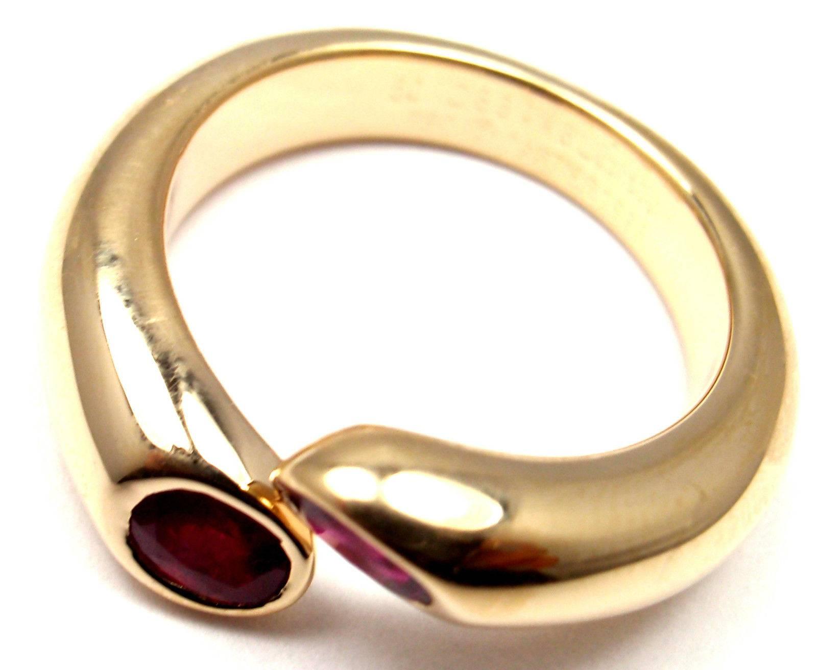 18k Yellow Gold Ellipse Deux Tetes Croisees Bypass Ruby Band Ring by Cartier.
With 2 oval cut rubies, approx 1.20ct

Metal: 18k Yellow Gold
Band Width: 9mm
Weight: 8.9 grams
Size:	5.5, European 50
Hallmarks: Cartier 750 50, 1995