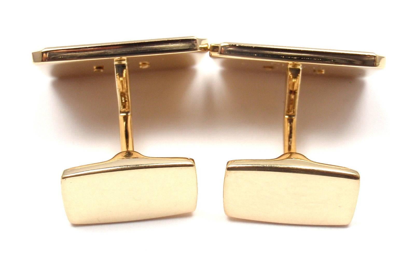 Piaget Black Onyx Gold Cufflinks In New Condition In Holland, PA