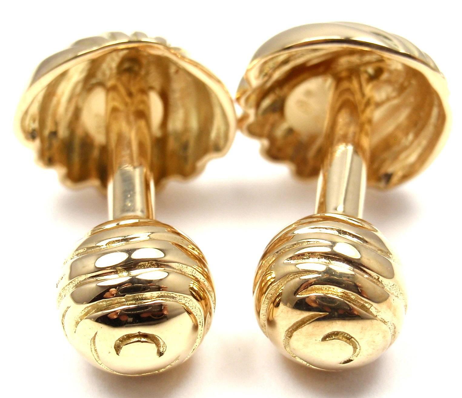 Tiffany & Co. Scalloped Shell Gold Cufflinks  In New Condition In Holland, PA