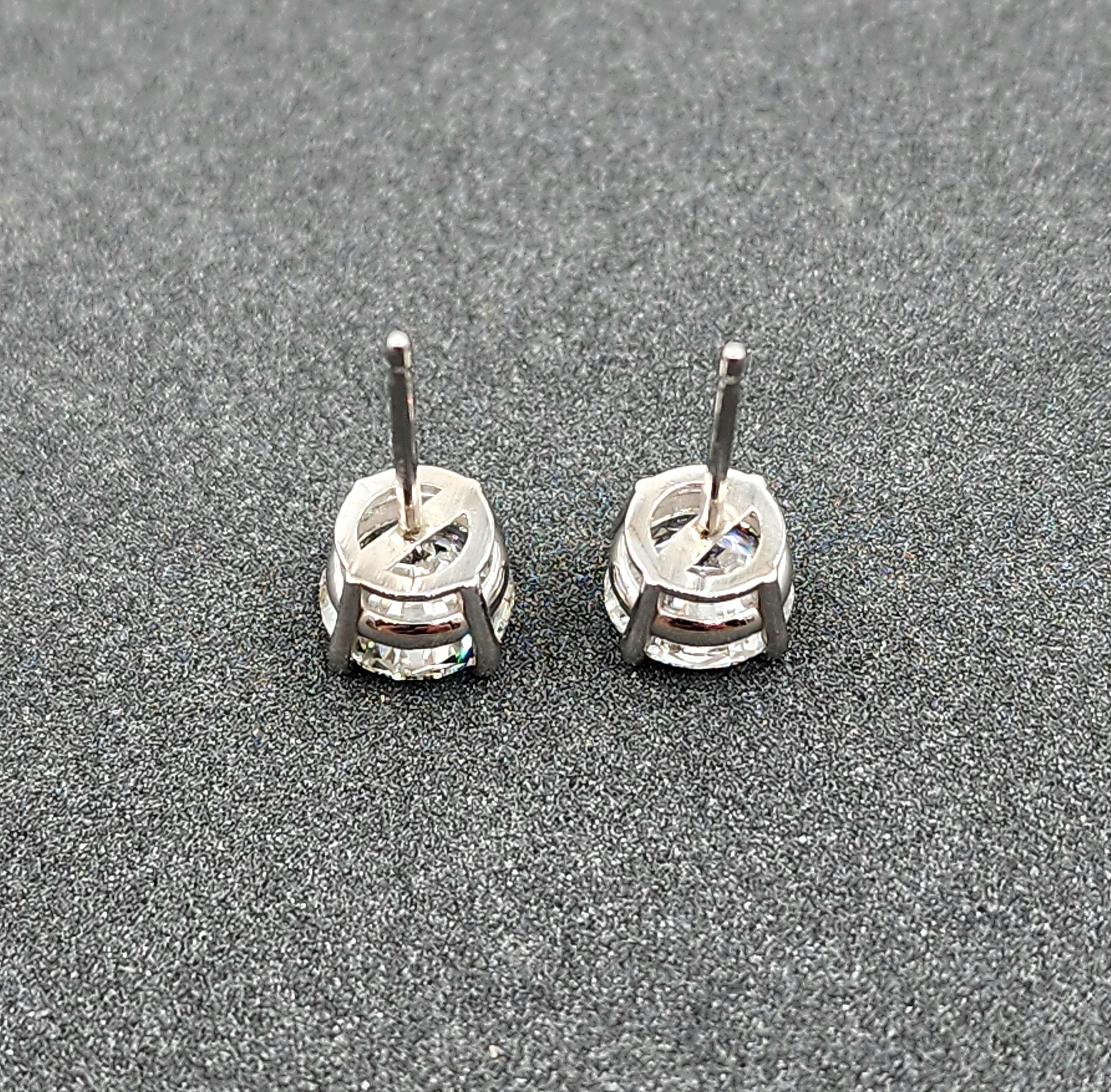 Boucles d'oreilles en diamant de 1.85 ct en vente 2