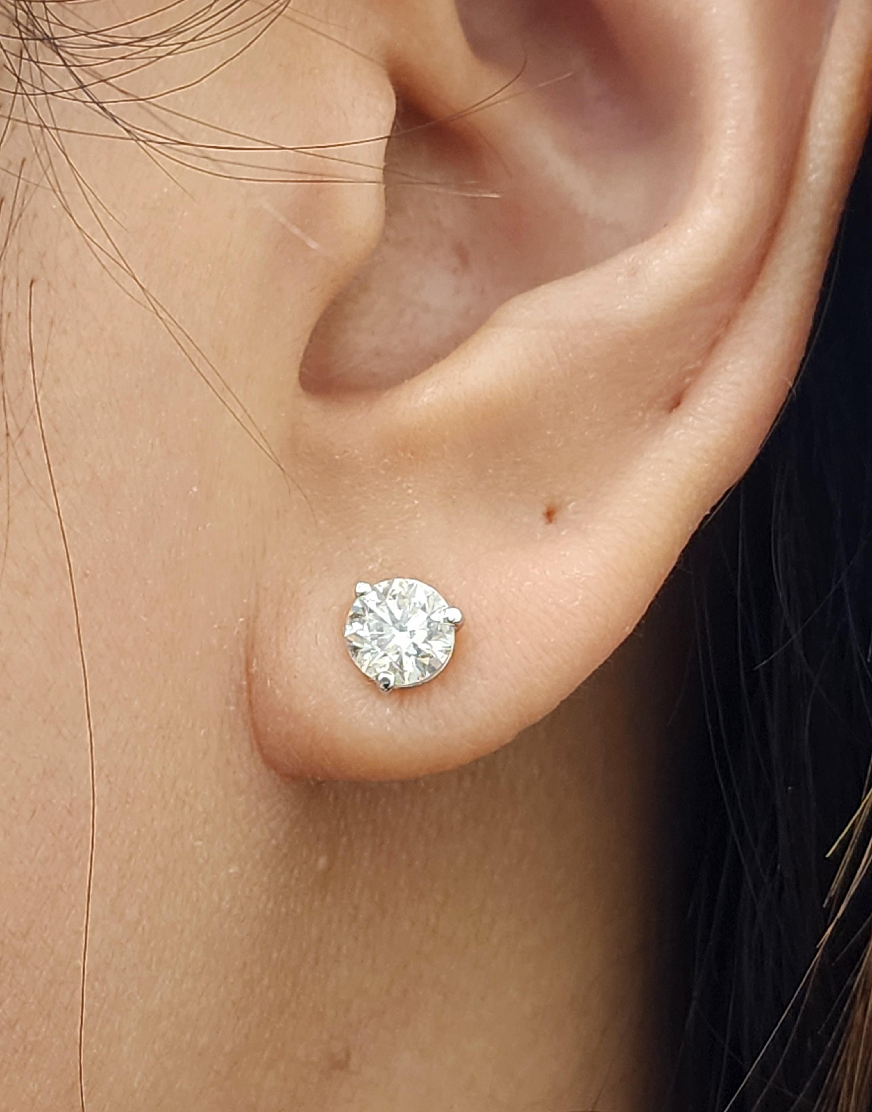 Moderne Boucles d'oreilles en diamant de 1.56 ct en vente