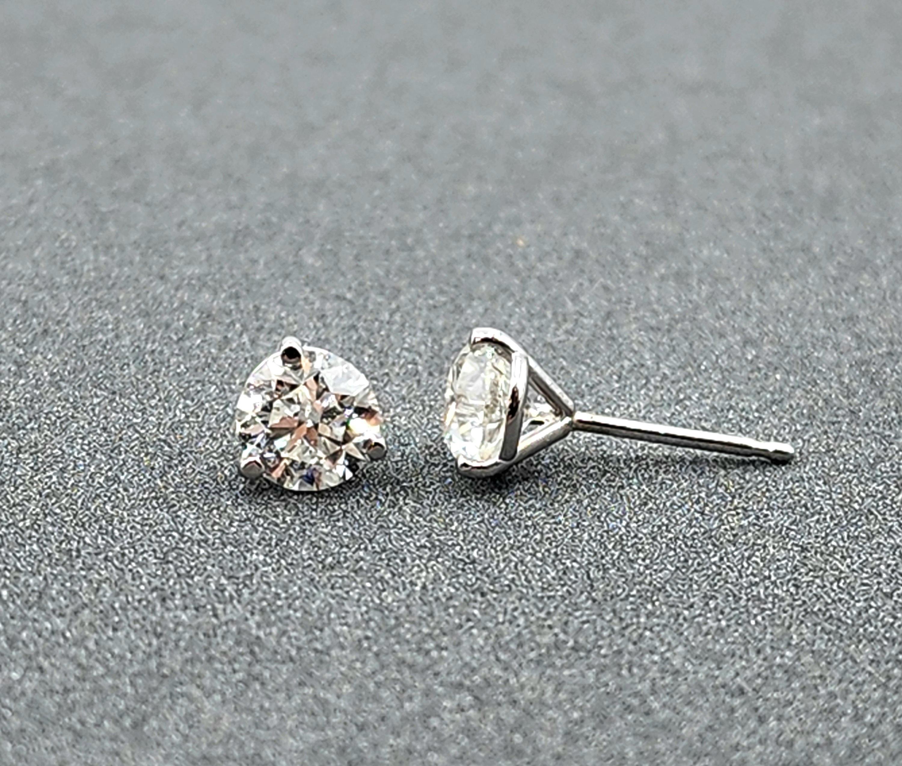 Taille ronde Boucles d'oreilles en diamant de 1.56 ct en vente