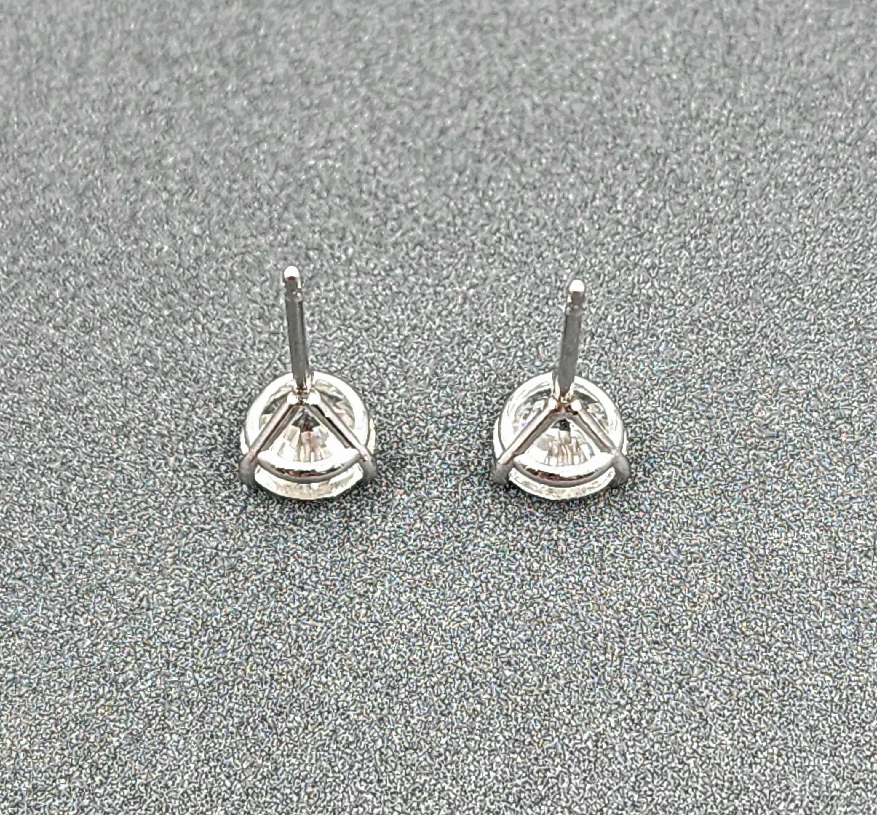 Boucles d'oreilles en diamant de 1.56 ct en vente 1