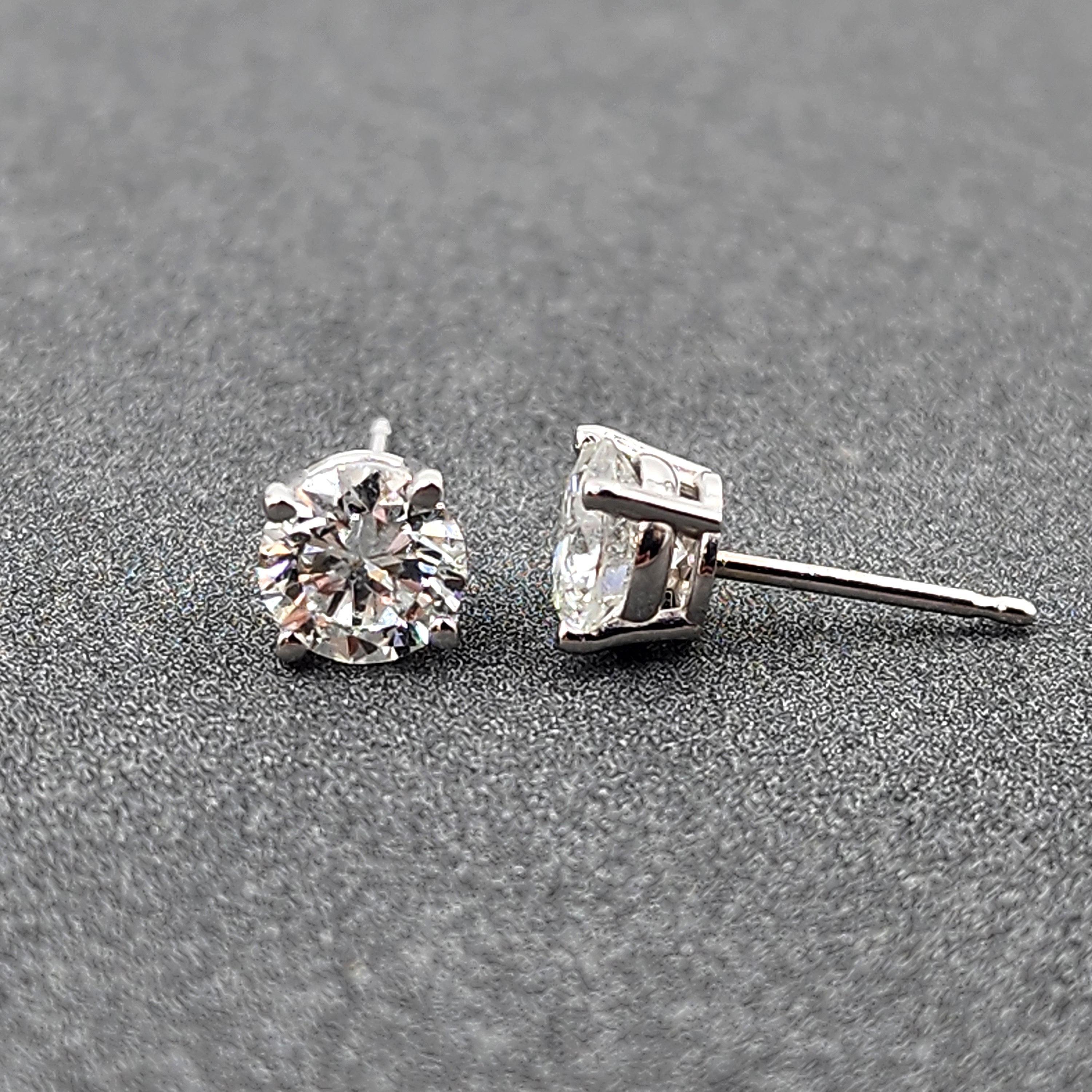 Boucles d'oreilles en diamant de 1.45 ct Neuf - En vente à Chicago, IL