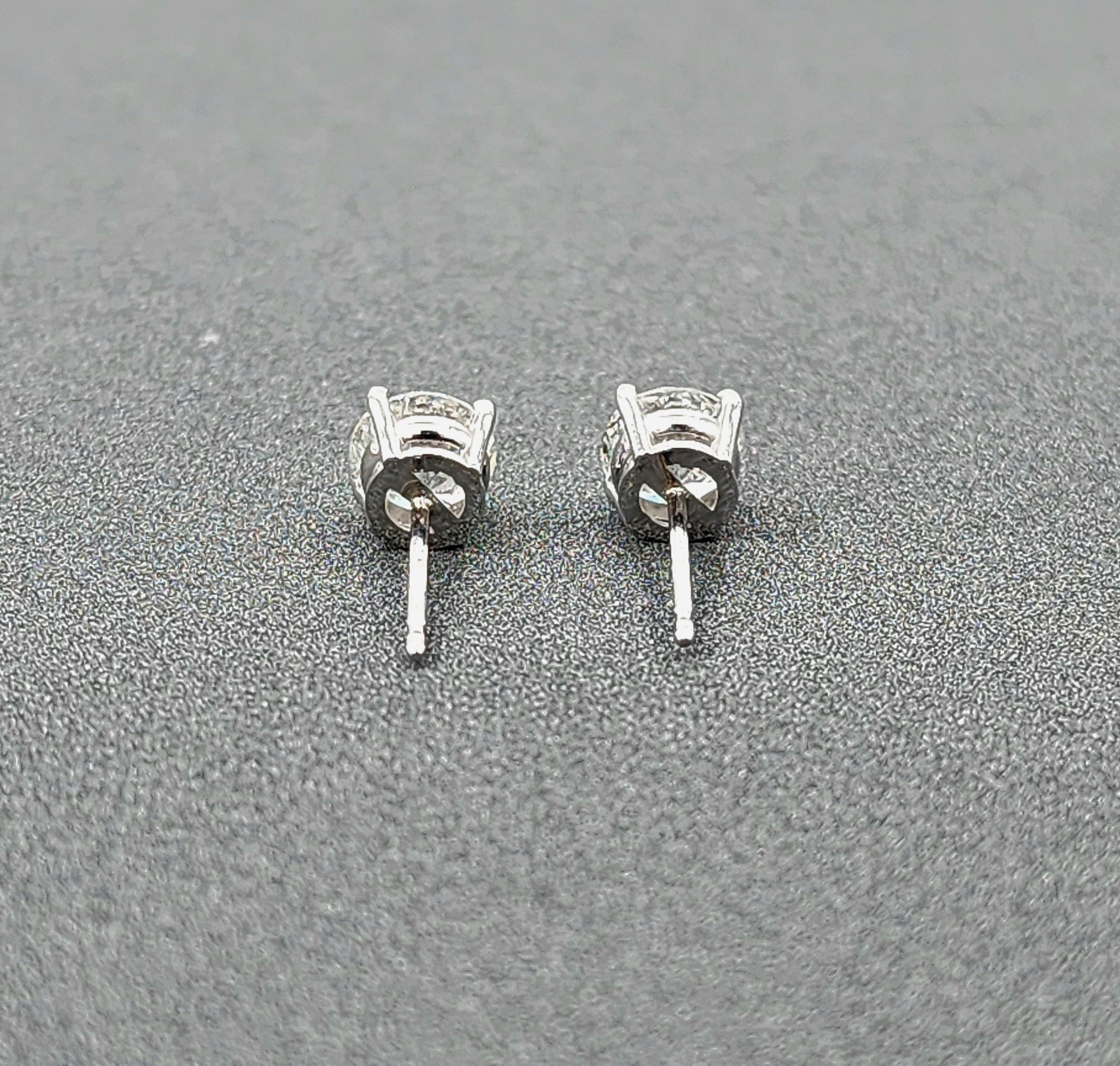 Boucles d'oreilles en diamant de 1.45 ct en vente 2