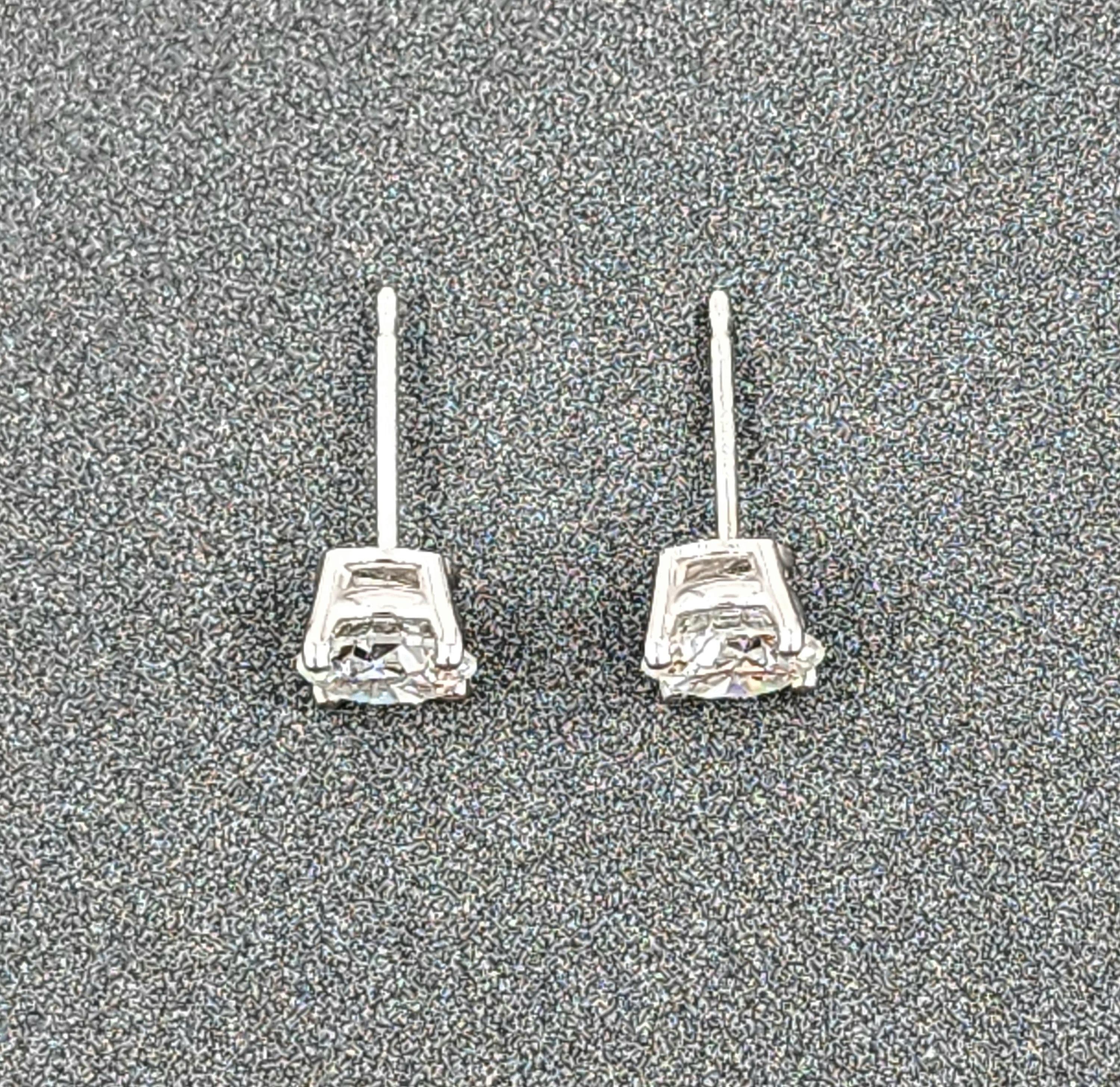 Boucles d'oreilles en diamant de 1.45 ct en vente 1