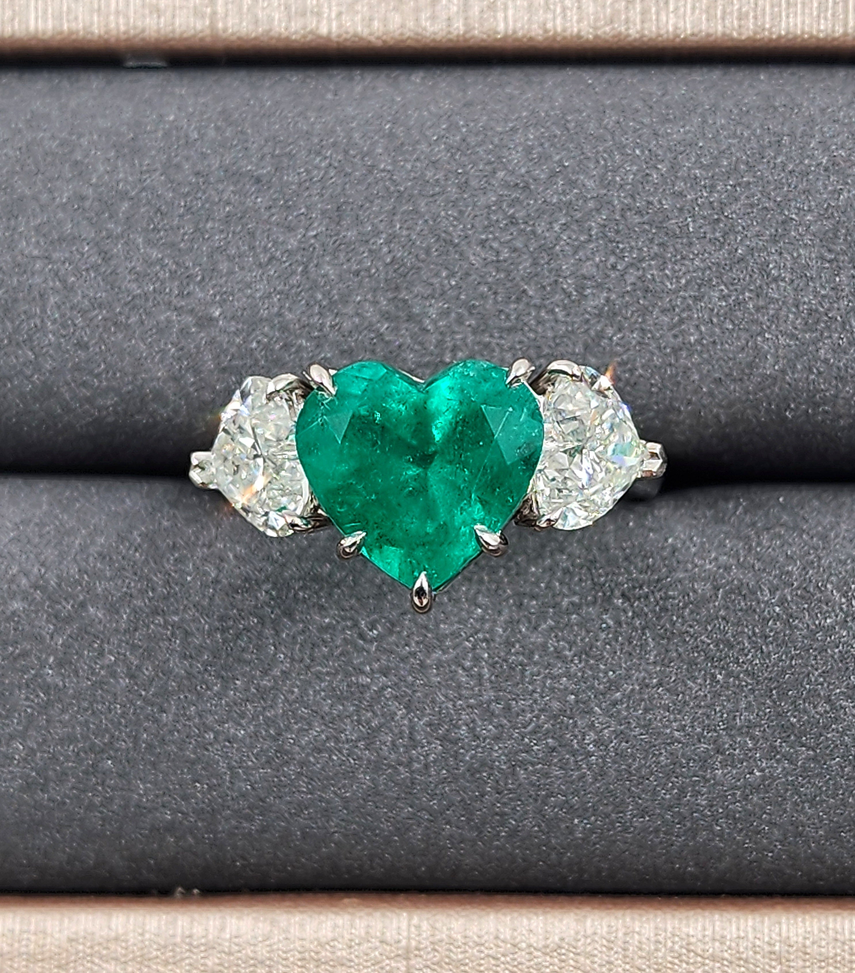 3.11 ct GIA Certified Colombian Emerald & Diamond Ring For Sale