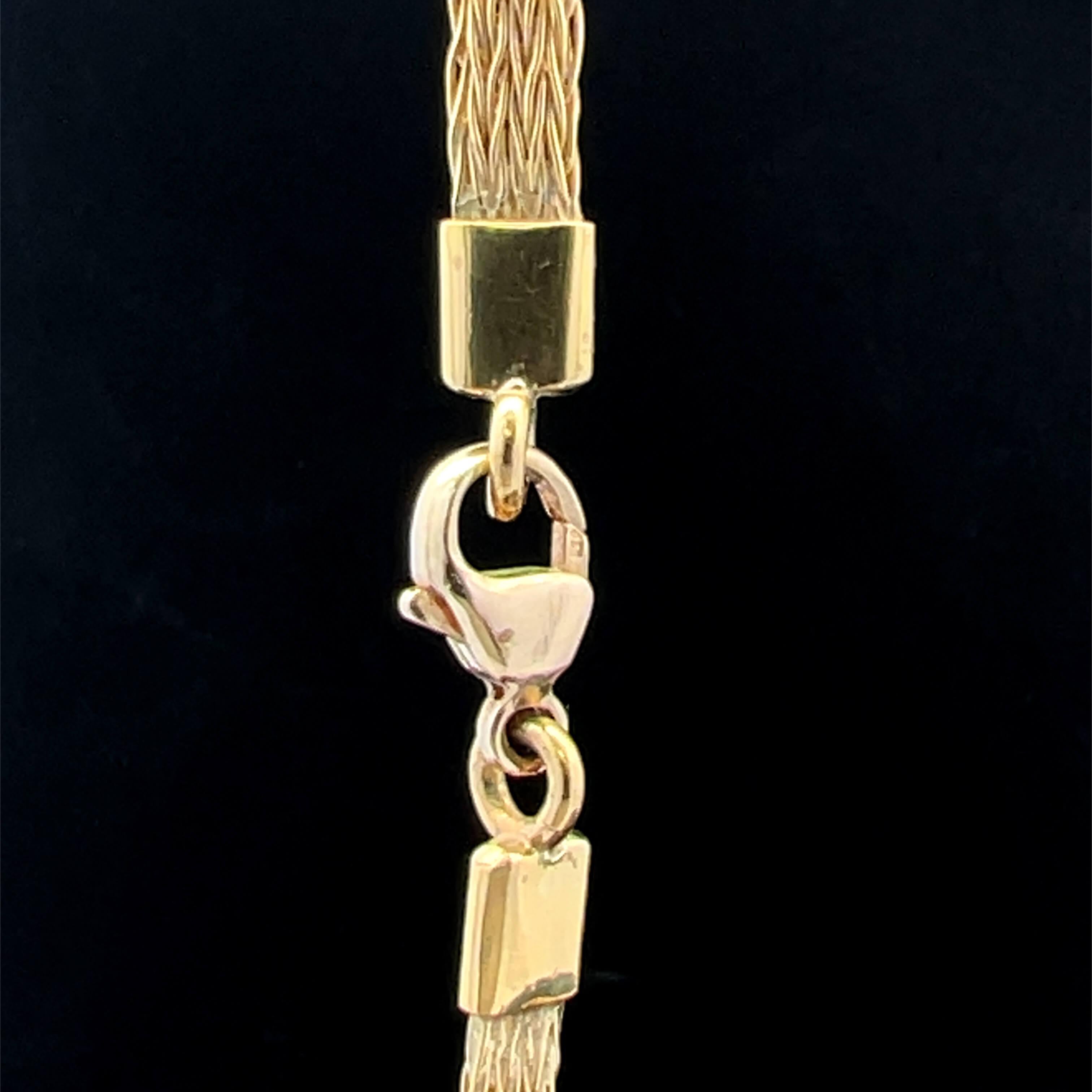Collier en or jaune 22k rubis et saphir Circa 1980 Unisexe en vente