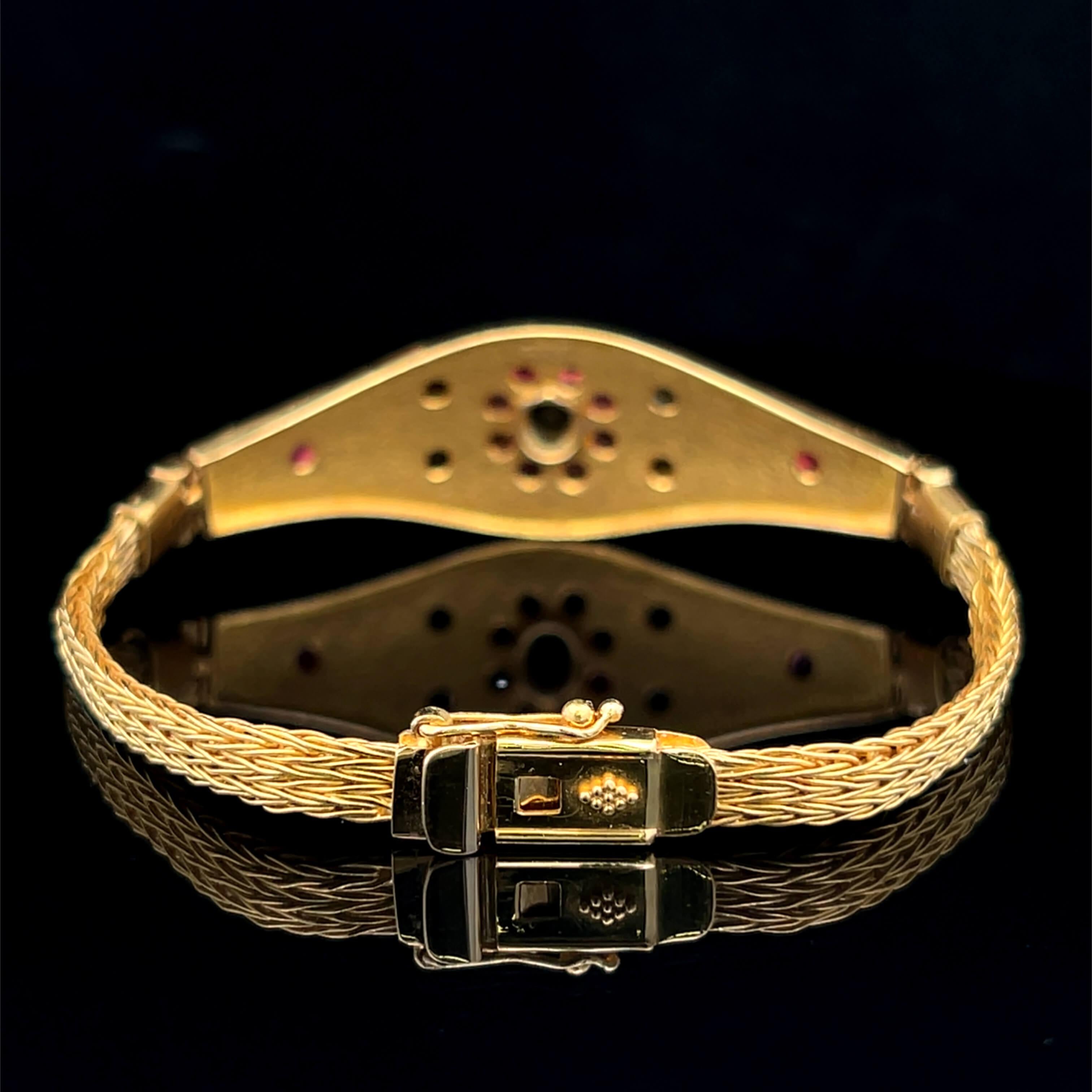 Bracelet en or jaune 22k rubis et saphir Circa 1980 Bon état - En vente à ADELAIDE, SA