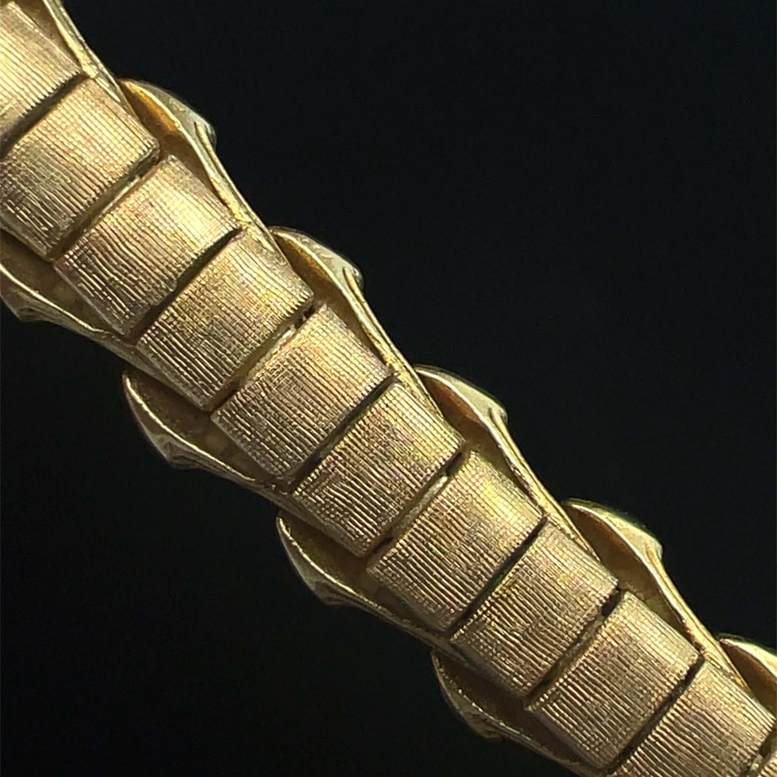 Tiffany & Co. Pulsera de escamas de dragón esmaltadas Circa 1960 Moderno en venta