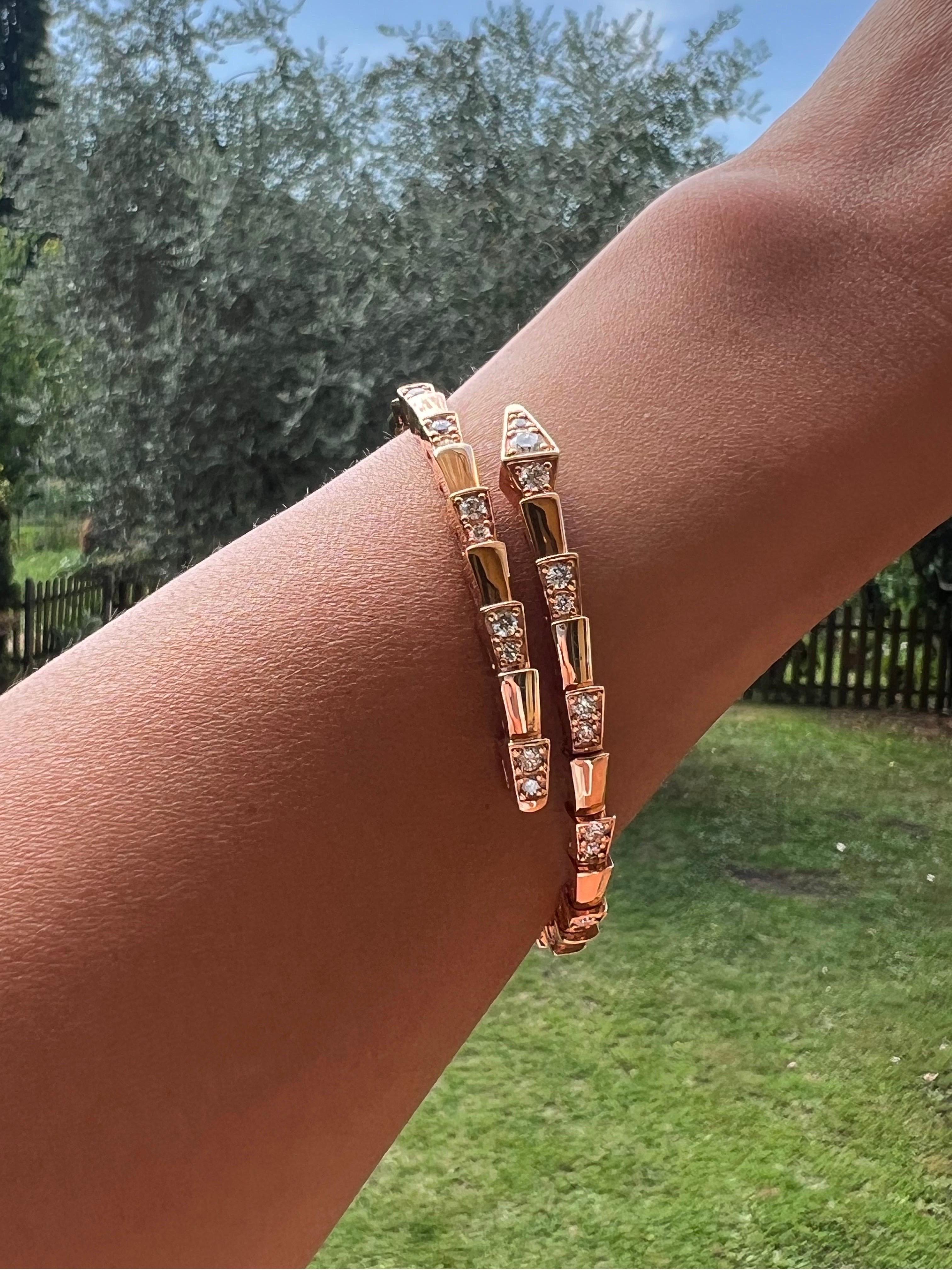 Roségold Schlangen-Viper-Armband mit 1,85 Karat Diamanten. im Zustand „Neu“ in Firenze, FI