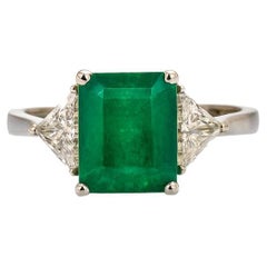 Goldring mit Smaragd und Diamant im Quadratschliff