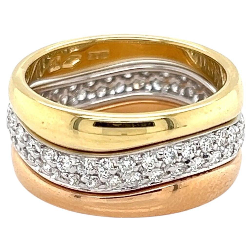 Bague Cartier « Love Me » en pavé de diamants, en tri-or 18 carats, à trois anneaux, avec certificats, taille US 5 en vente