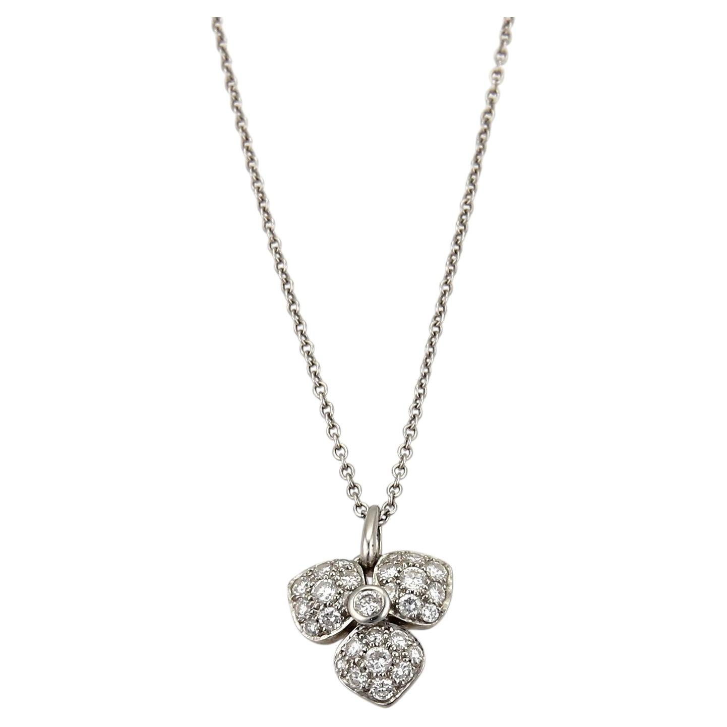Tiffany & Co. Halskette mit Platin-Anhänger in Blütenblattform und Diamanten, 15,75"