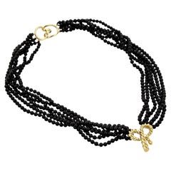 Tiffany & Co. Halskette mit mehrsträngigem Anhänger in Form einer Schleife aus 18-karätigem Gelbgold und schwarzen Onyx-Perlen