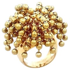 Cartier Perruque Ring aus 18-karätigem Gelbgold mit Perlenverzierung und gewölbter Krone, inklusive Papier und Schachtel, Größe 4,5