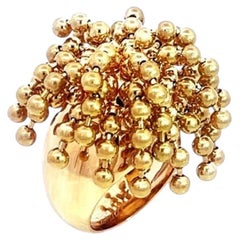 Cartier Perruque Ring aus 18-karätigem Gelbgold mit Perlenverzierung und gewölbter Krone, inklusive Papier und Schachtel, Größe 4,5