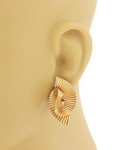 Tiffany & Co. Retro-Ohrclips mit geriffeltem Band aus 14-karätigem Gelbgold