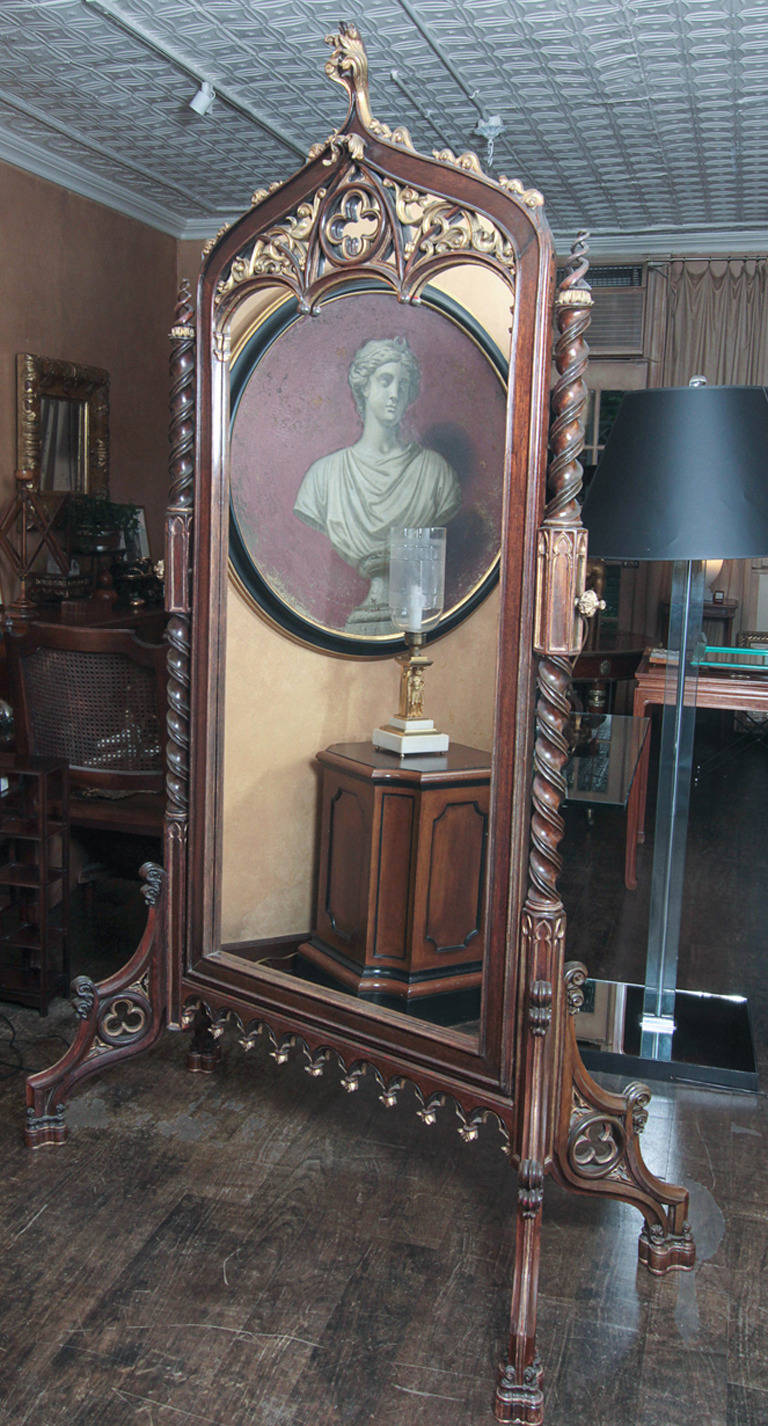 An Exceptionally Fine 19th-Century Neo-Gothic Cheval mirror In Good Condition In New York, NY