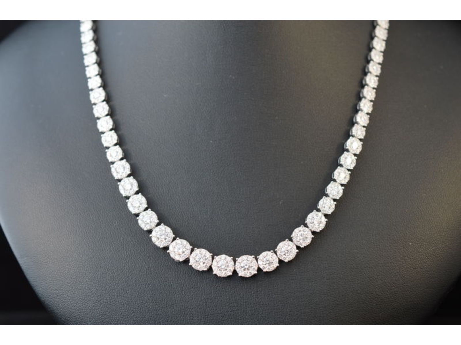 Diamond Necklace with 800 Brilliant Cut Diamonds, 12.00 Carat For Sale