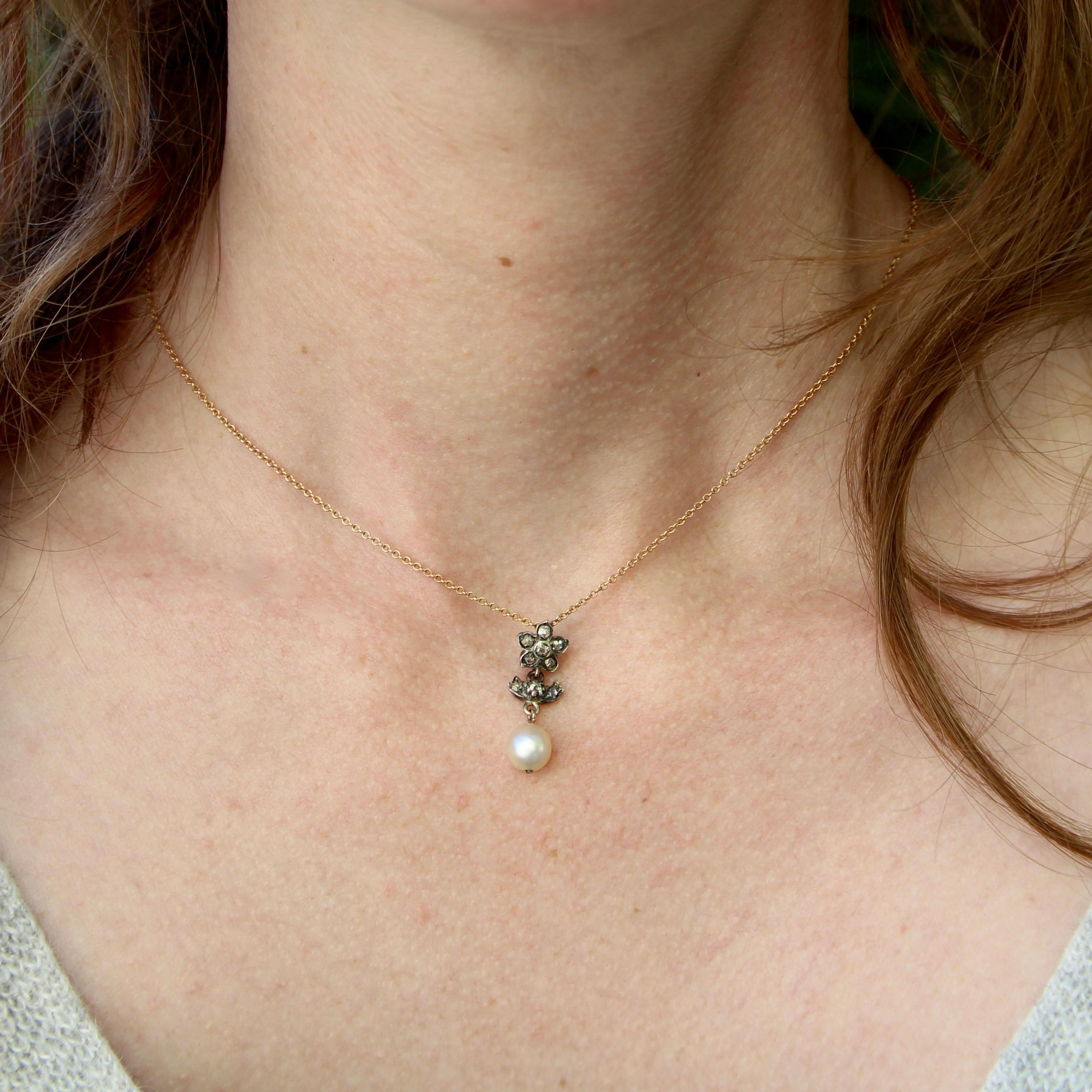 Viktorianischer Silber- und Diamant-Blumenanhänger mit Perle an 10K Goldkette im Angebot 1