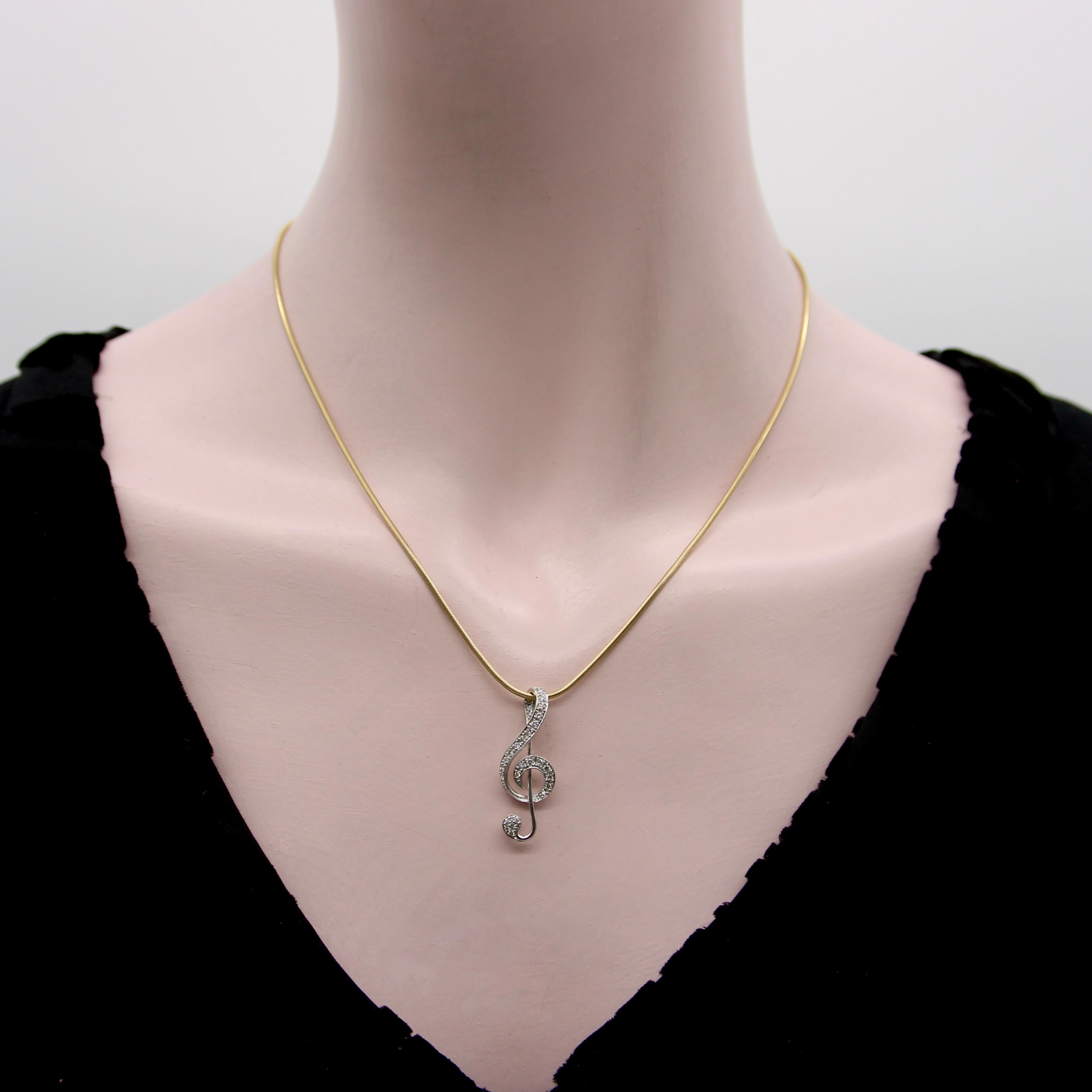 Pendentif vintage en or 18K incrusté de diamants Clé de sol en vente 1