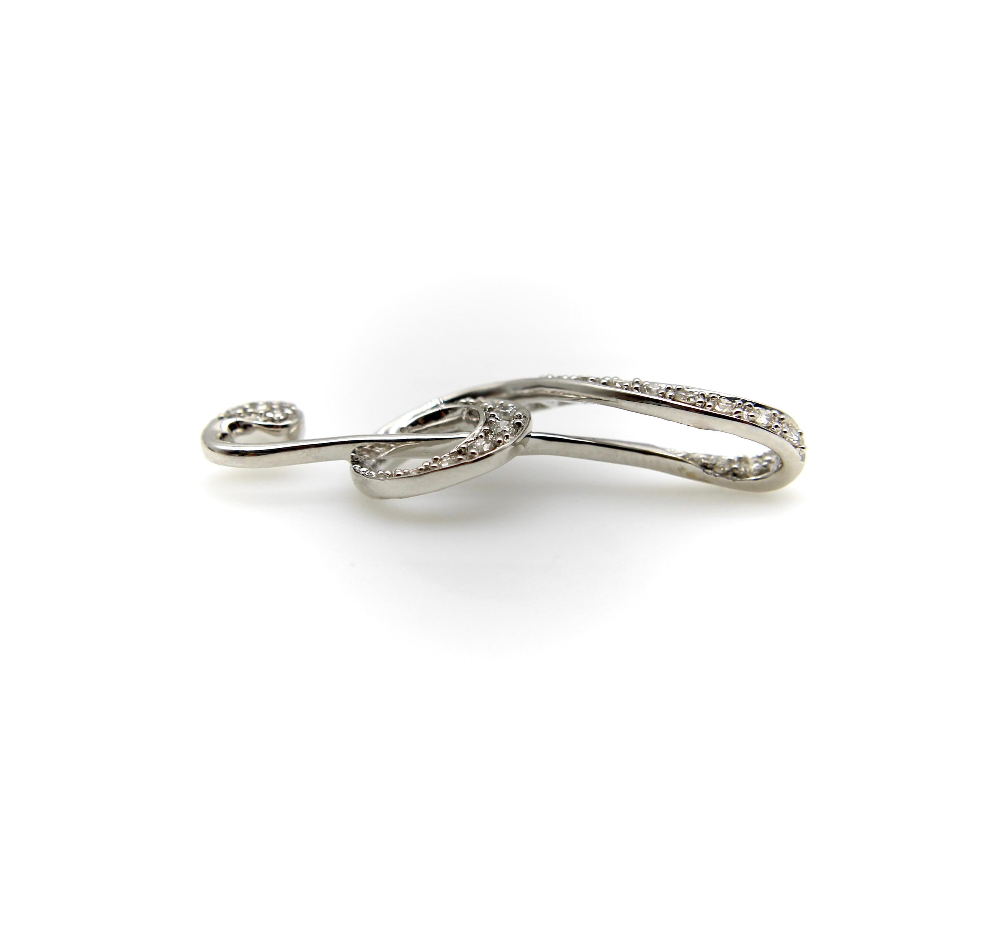 Pendentif vintage en or 18K incrusté de diamants Clé de sol Bon état - En vente à Venice, CA