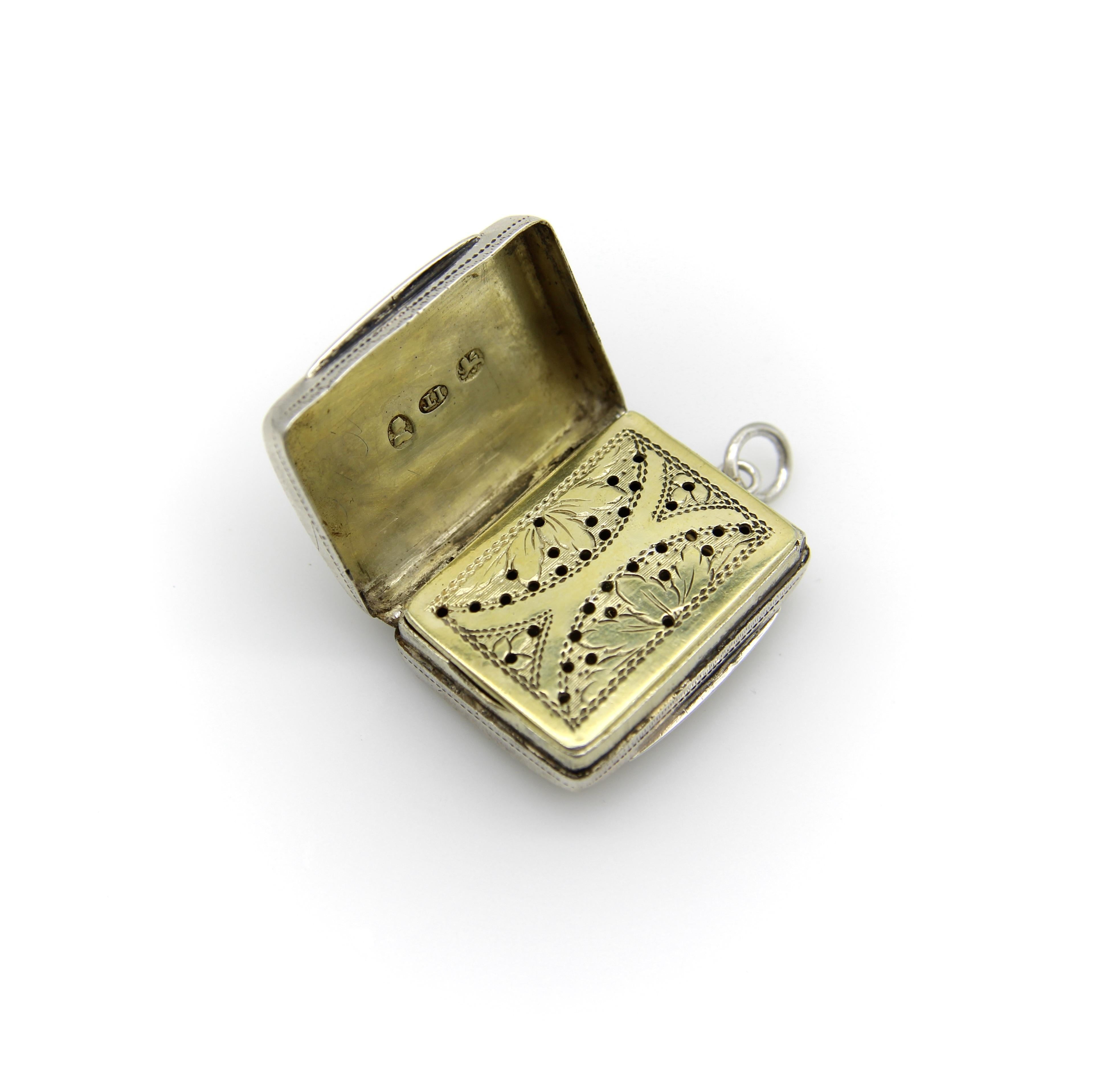 Sterling Silver Georgian Rectangular Vinaigrette with Meander Pattern For Sale 2