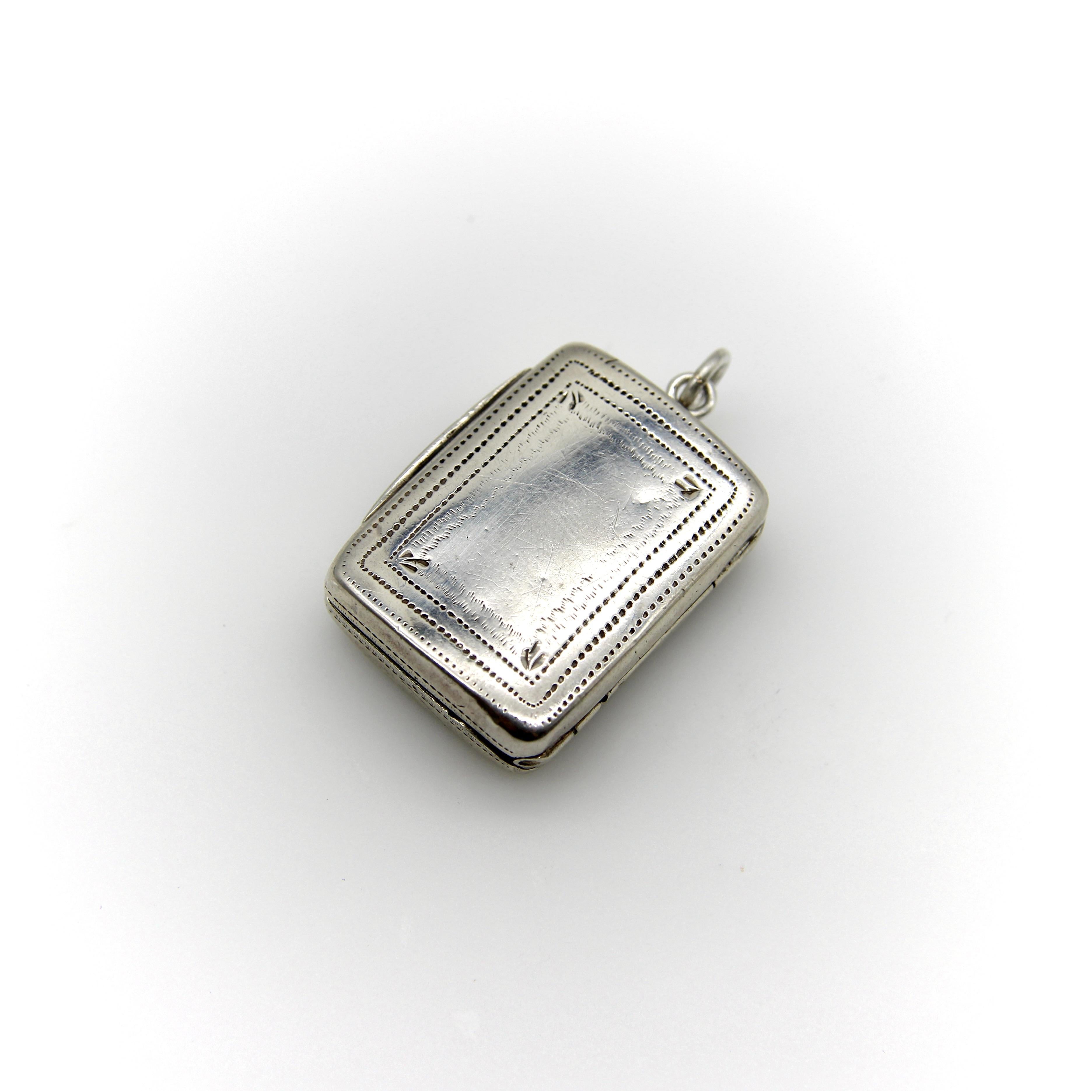 Sterling Silver Georgian Rectangular Vinaigrette with Meander Pattern For Sale 4