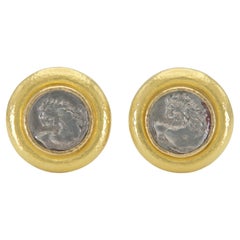 Pendientes con forma de león de la antigua Grecia de Elizabeth Locke