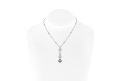 Collier Cartier Himalia avec pendentif en forme de goutte, orné de perles et de diamants