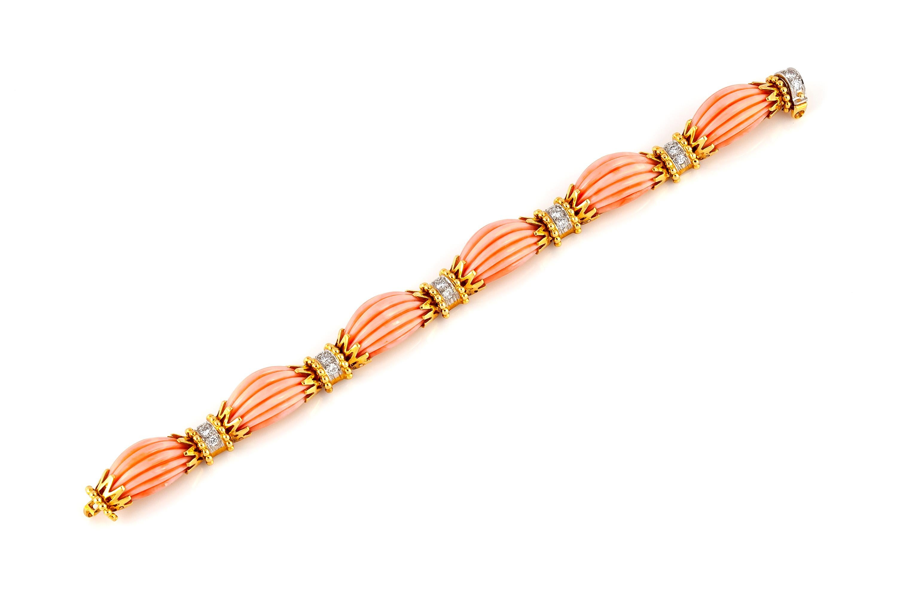 French Van Cleef & Arpels Coral Diamonds Bracelet In Excellent Condition In New York, NY