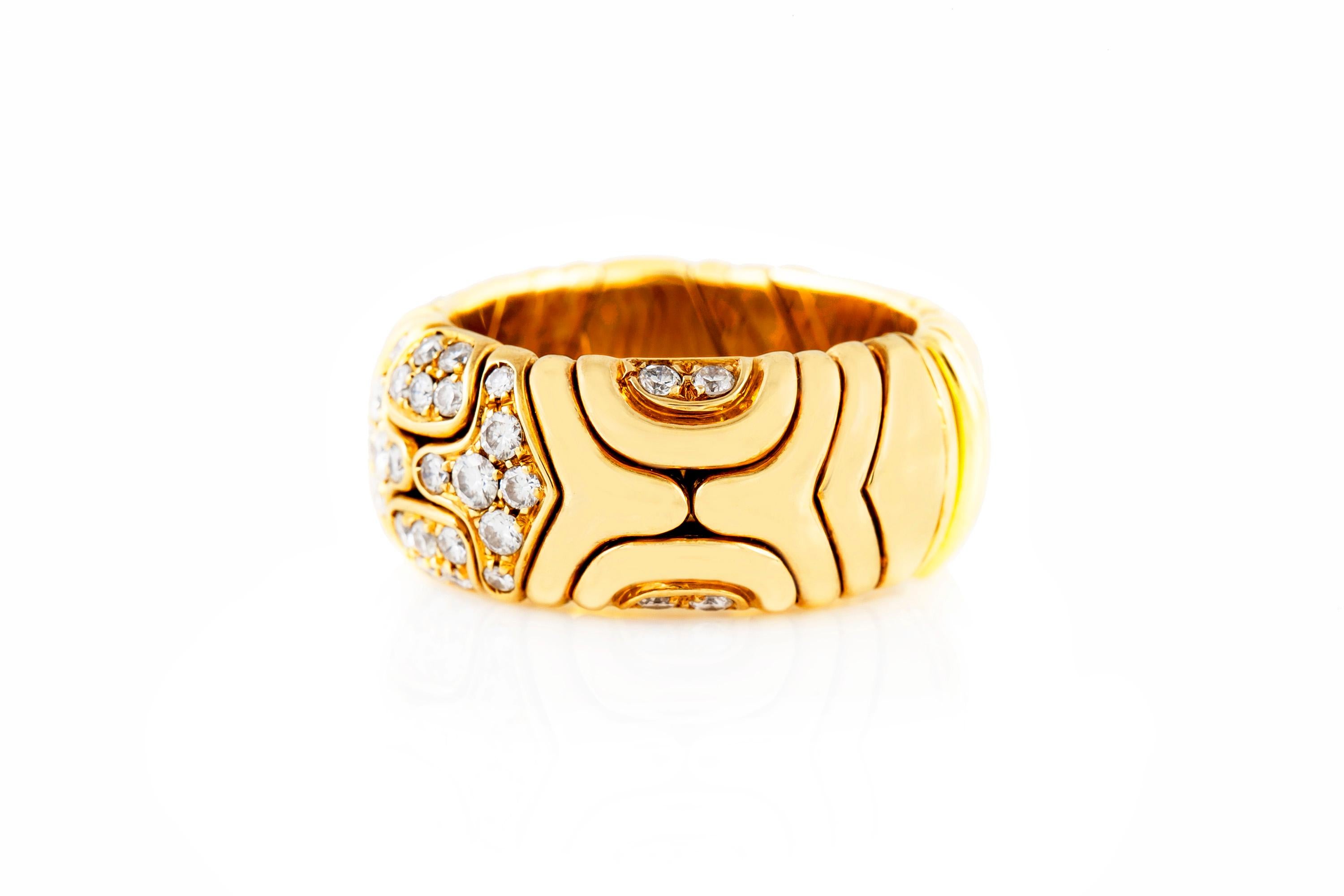 Bvlgari Alveare Diamond Gold Band In Excellent Condition In New York, NY