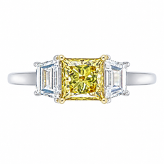 Orloff aus Dänemark – Ring mit einem 1,73 Karat schweren, im Labor gezüchteten Diamanten in der Farbe „Fancy Yellow“ – 18 Karat Gold