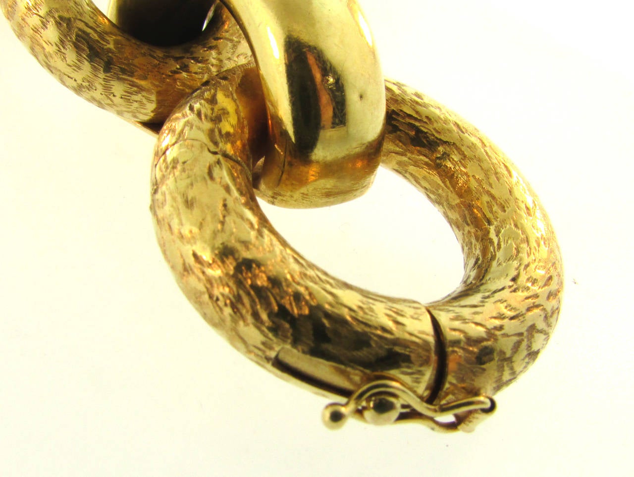 Italian 1960s Open-Link Gold Bracelet In Good Condition For Sale In New York, NY