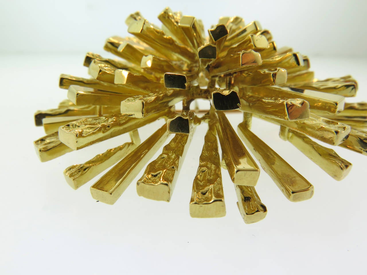1960s Tiffany & Co. Gold Starburst Brooch In New Condition For Sale In New York, NY