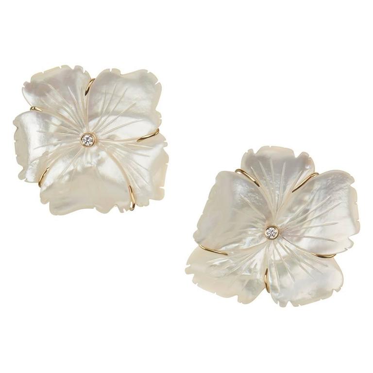 18ct Yellow Gold Diamond And Hand Carved Mother Of Pearl Gardenia 18ct Yellow Gold Diamond And Hand Carved Mother Of Pearl Gardenia
