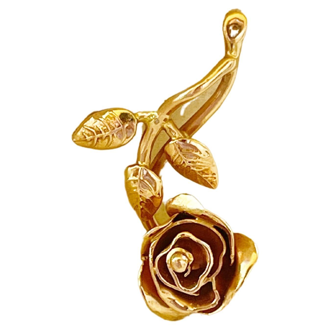 Pendentif long en or rose 14 carats avec breloque sculptée à la main en forme de rose