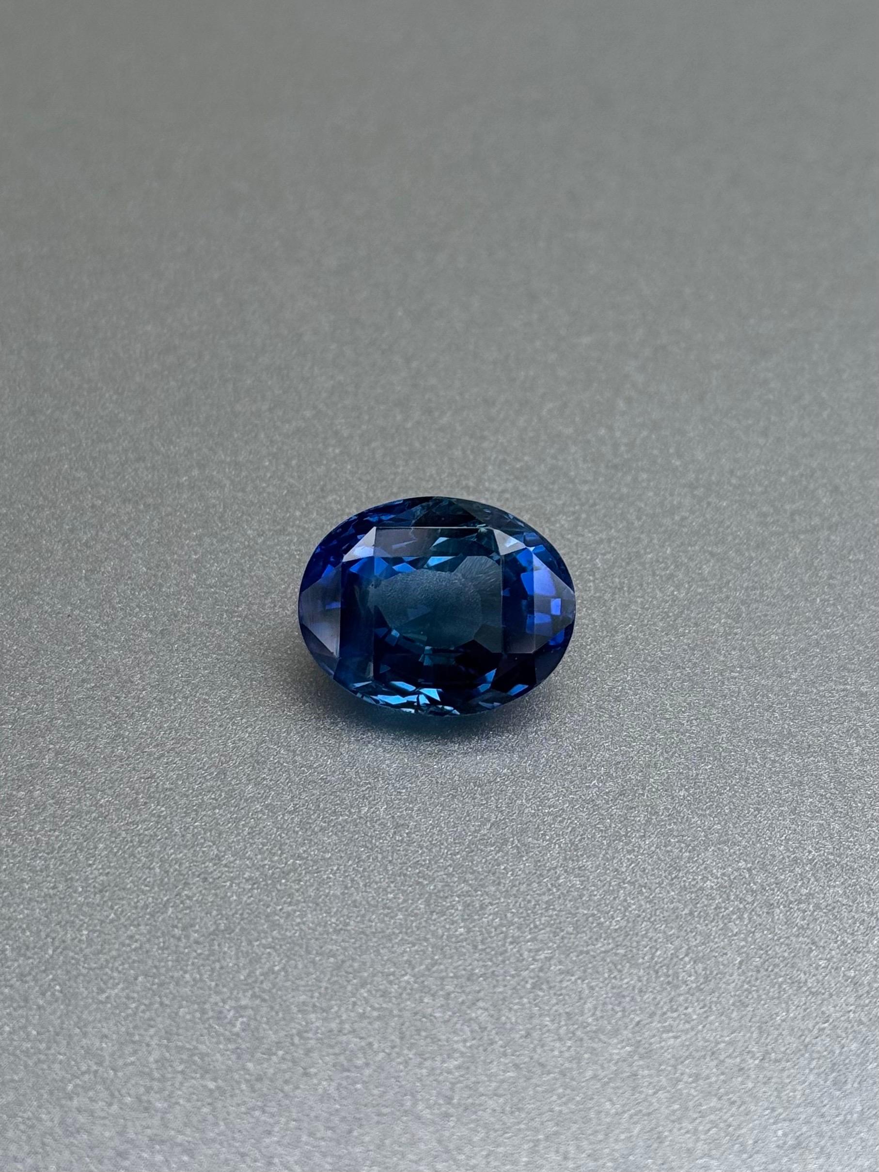 Natural, unheated sapphire from Ceylon (Sri Lanka), approx. 15.83 ct, in classic Ceylon cut. Untreated stone. In-house certificate available on request.
