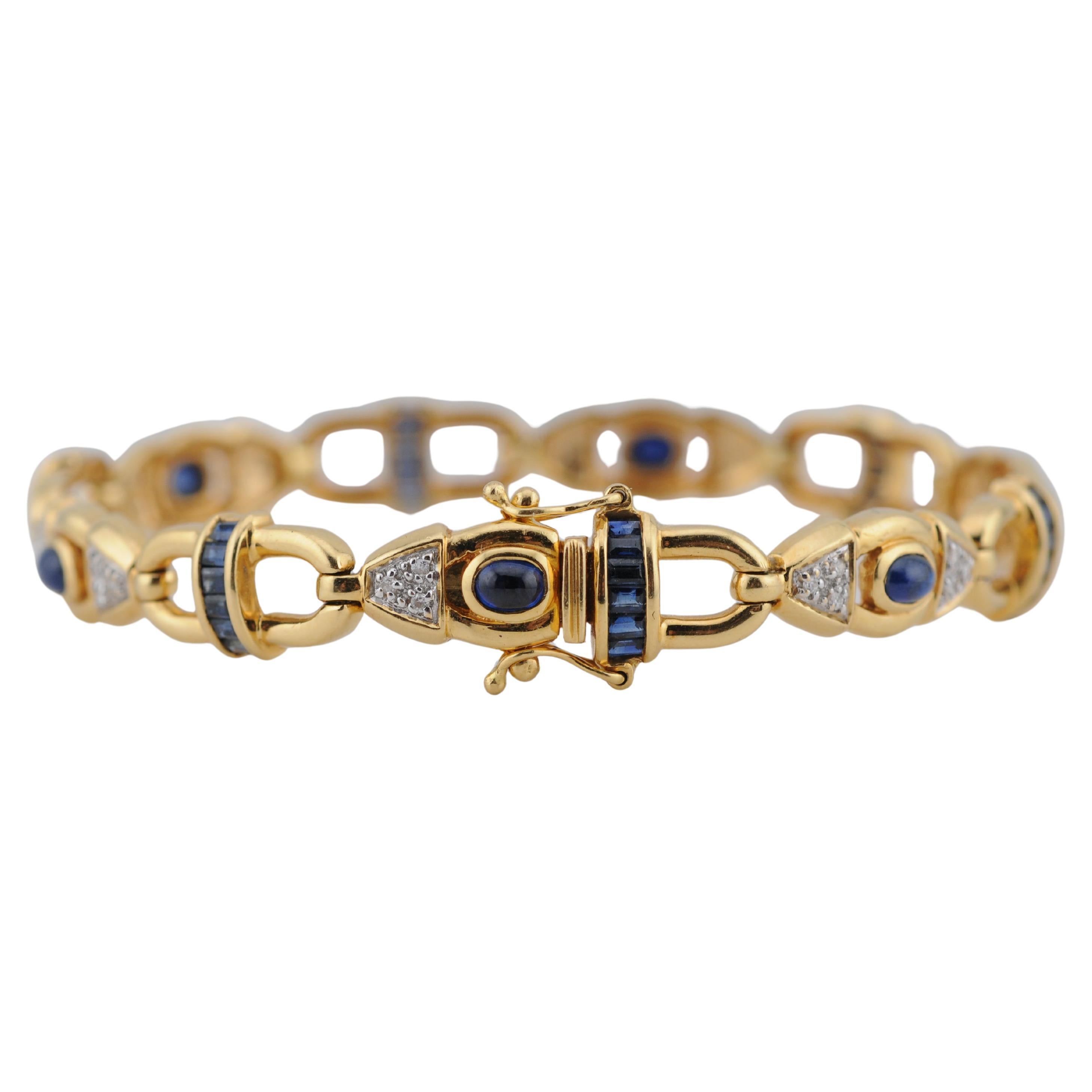 Bracciale in oro con zaffiro cabochon e diamanti in oro 18k YG in vendita