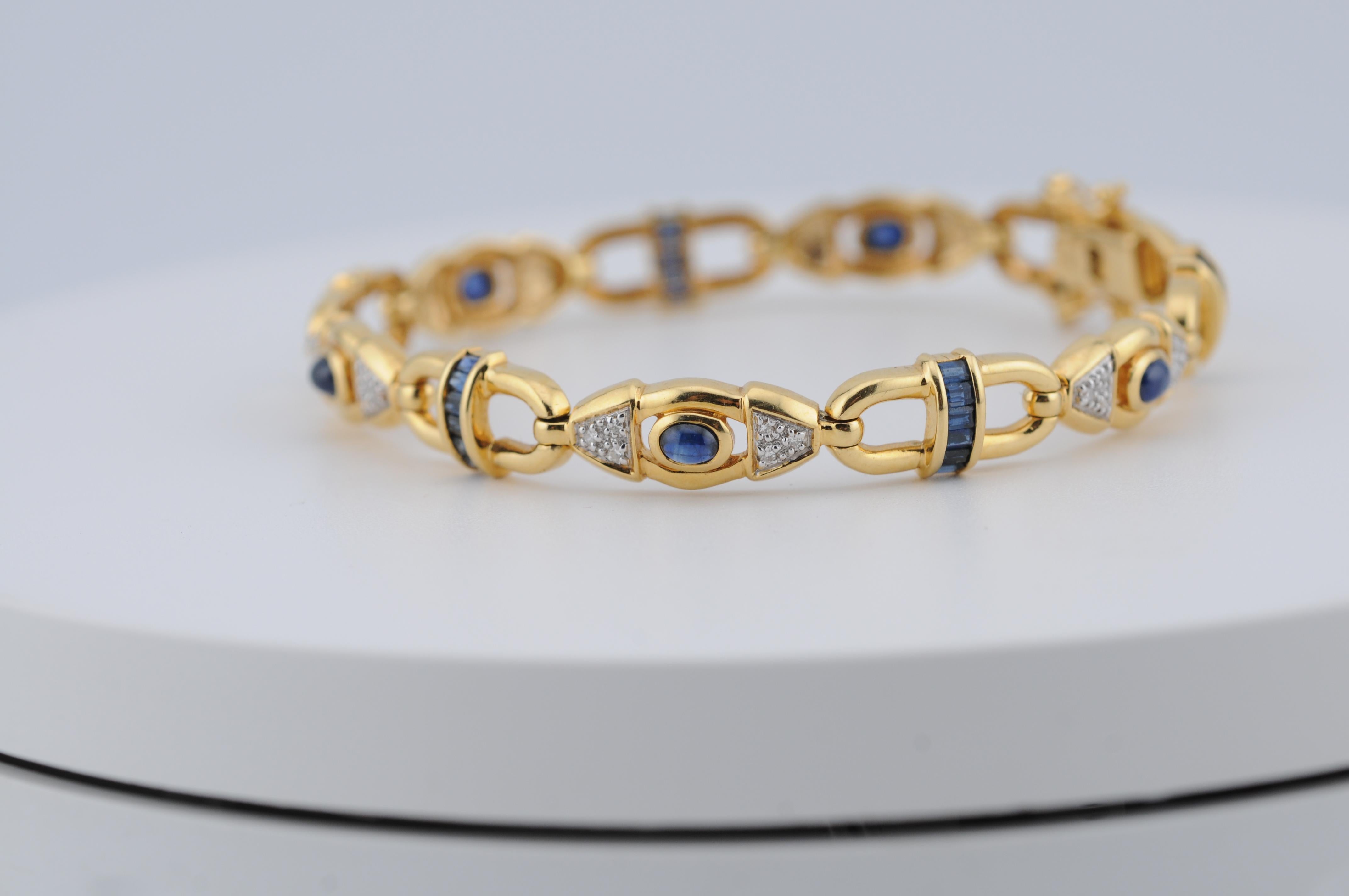 Bracciale in oro con zaffiro cabochon e diamanti in oro 18k YG in vendita 1