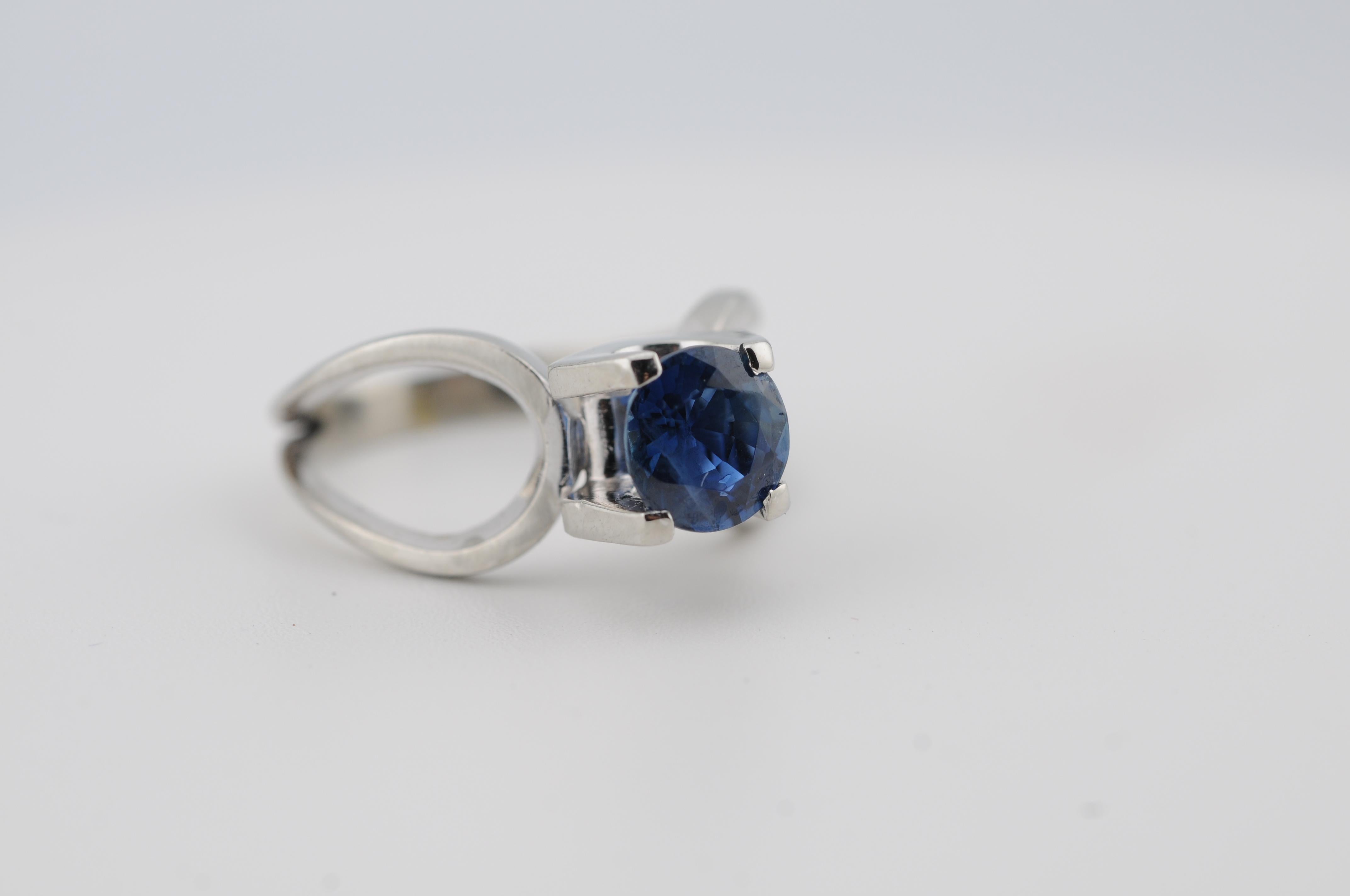 Goldring mit blauem Ceylon-Saphir  1.62ct (Ästhetizismus) im Angebot