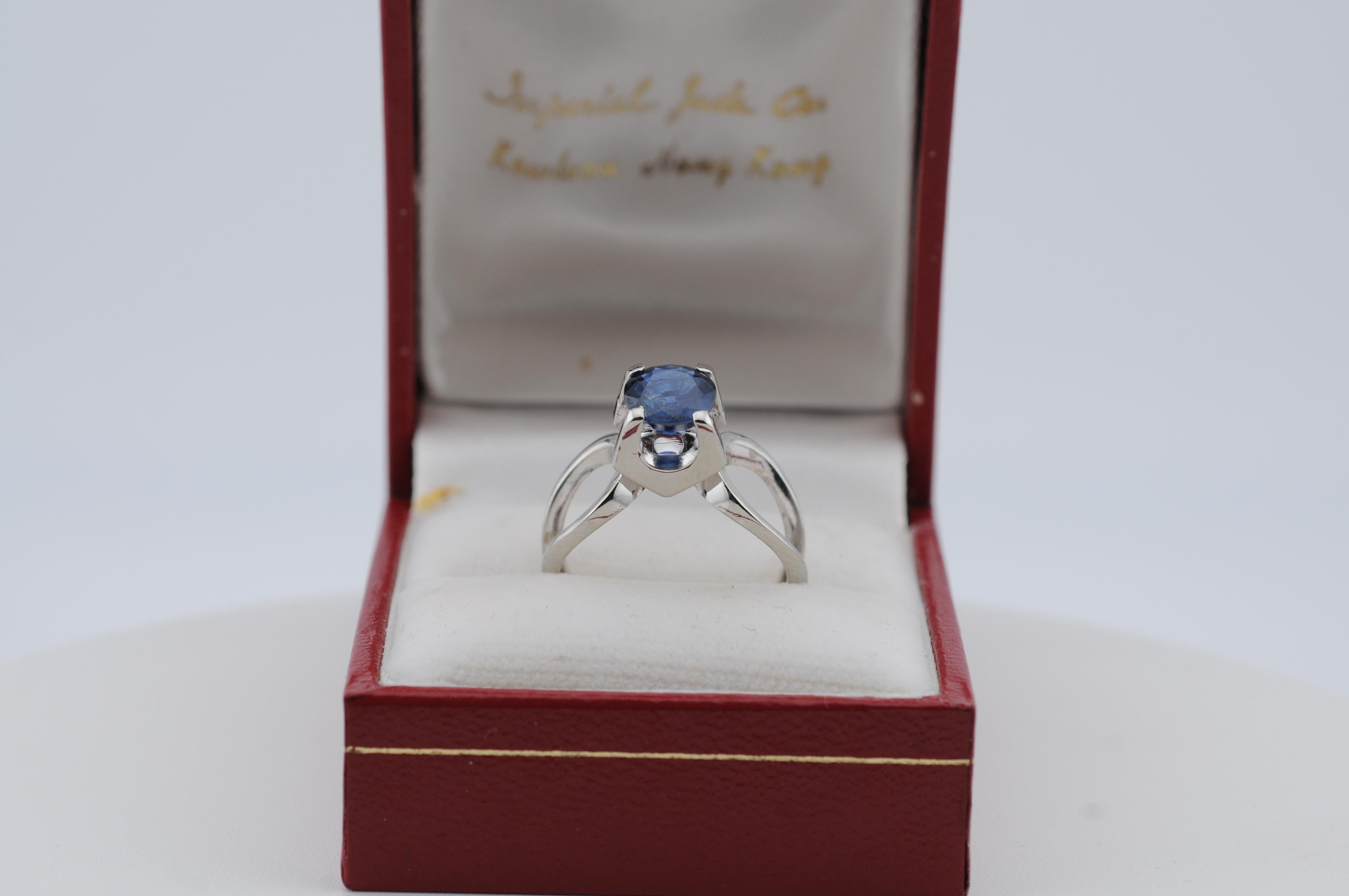 Goldring mit blauem Ceylon-Saphir  1.62ct (Rundschliff) im Angebot