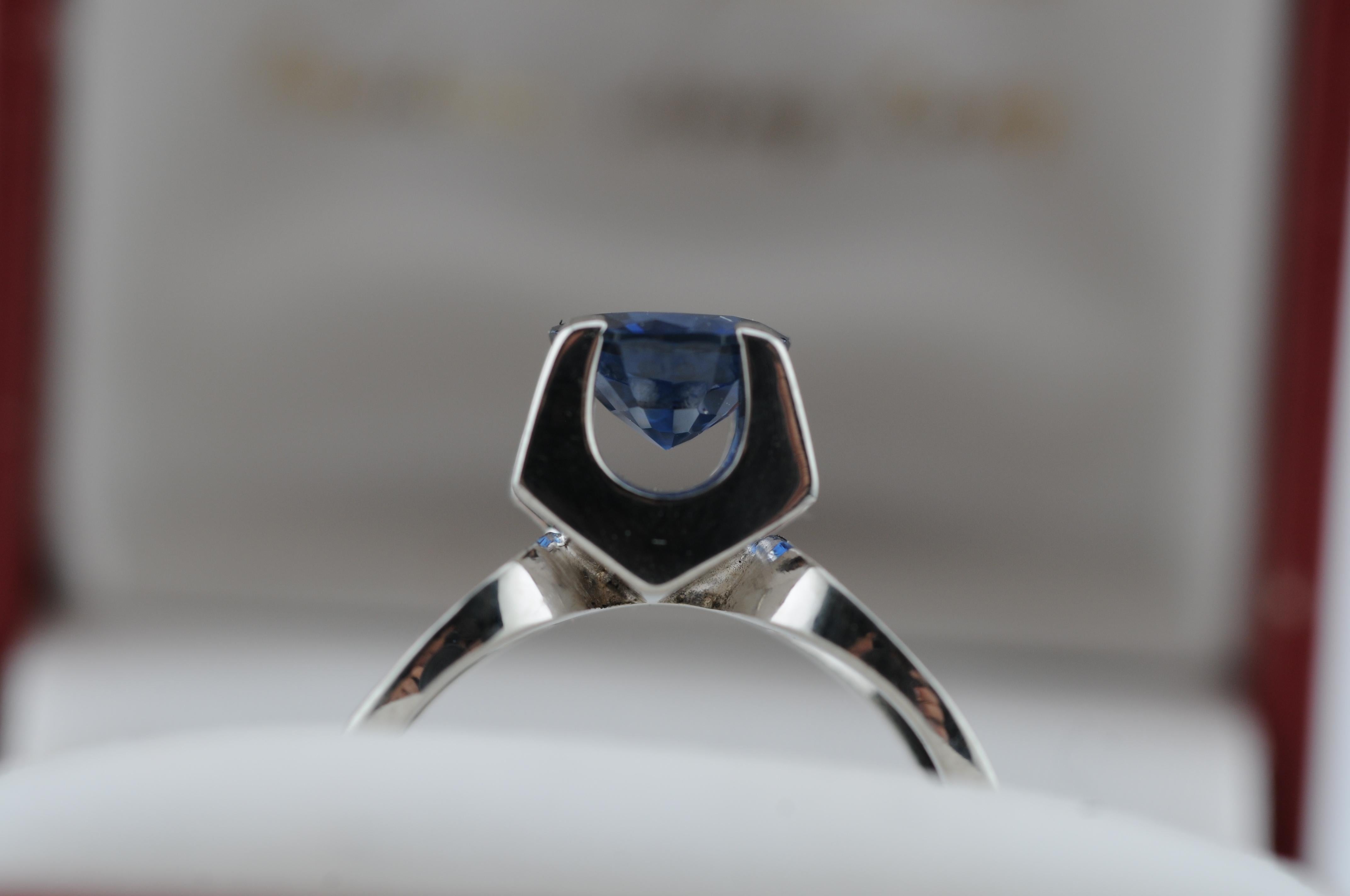 Goldring mit blauem Ceylon-Saphir  1.62ct im Zustand „Gut“ im Angebot in Berlin, BE