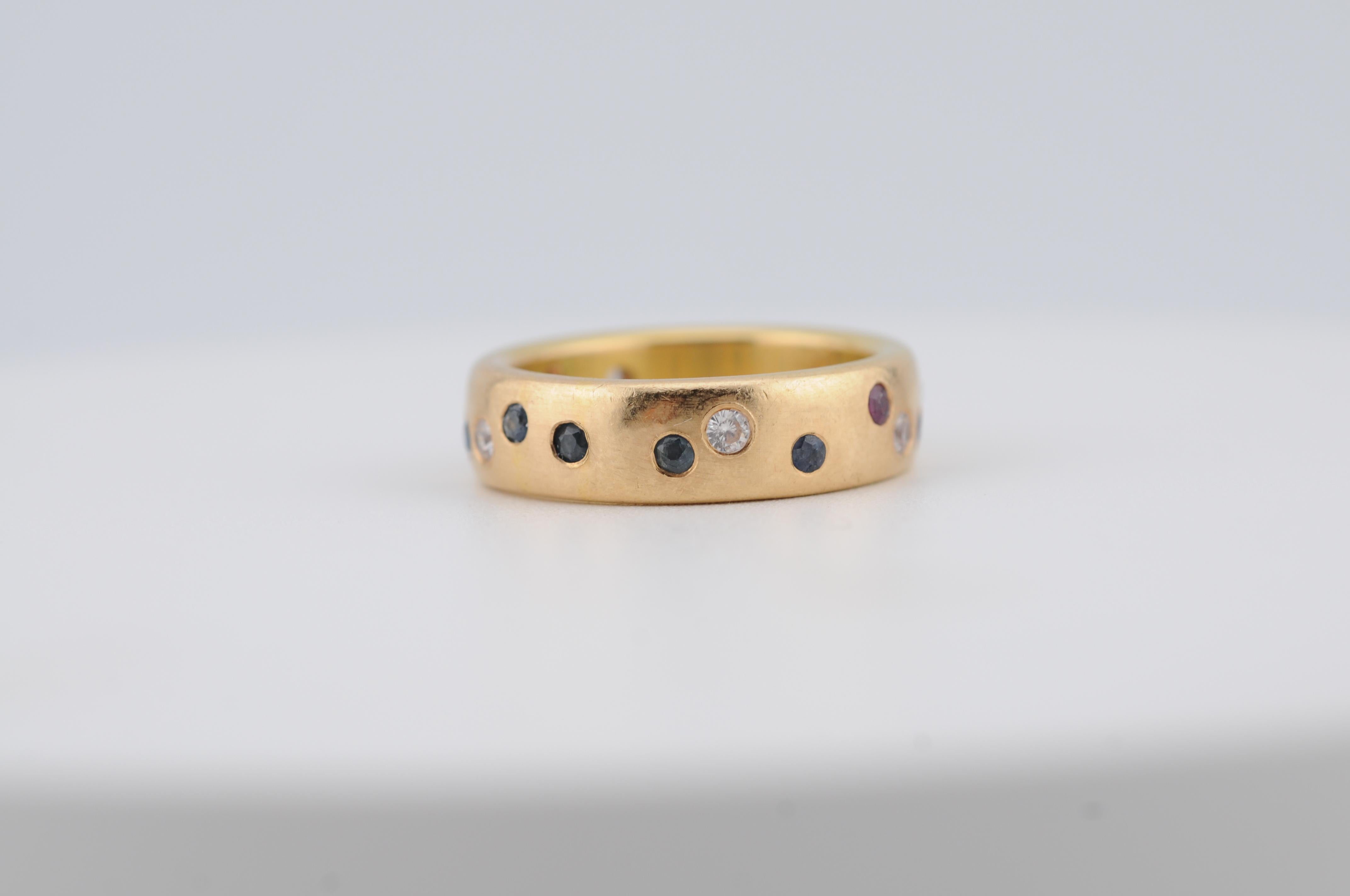 Bague en or jaune 18k avec pierres mixtes Unisexe en vente