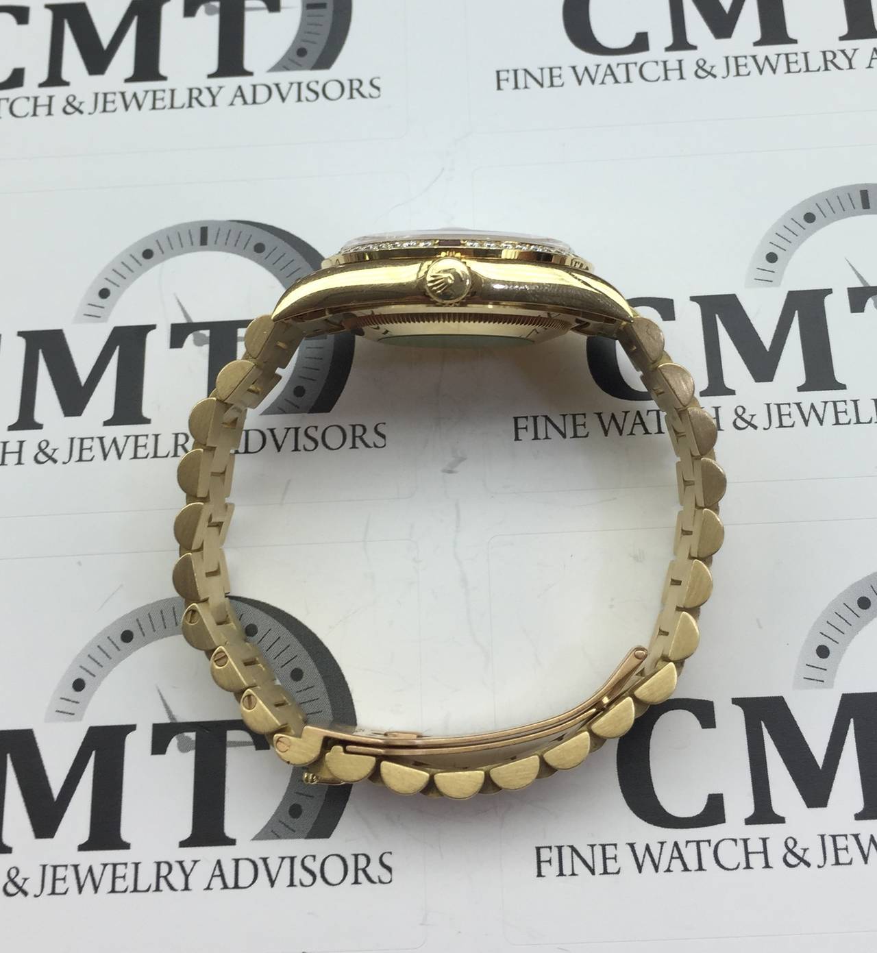 Women's or Men's Rolex Yellow Gold Mother-of-Pearl Dial Day-Date Crown Collection Wristwatch