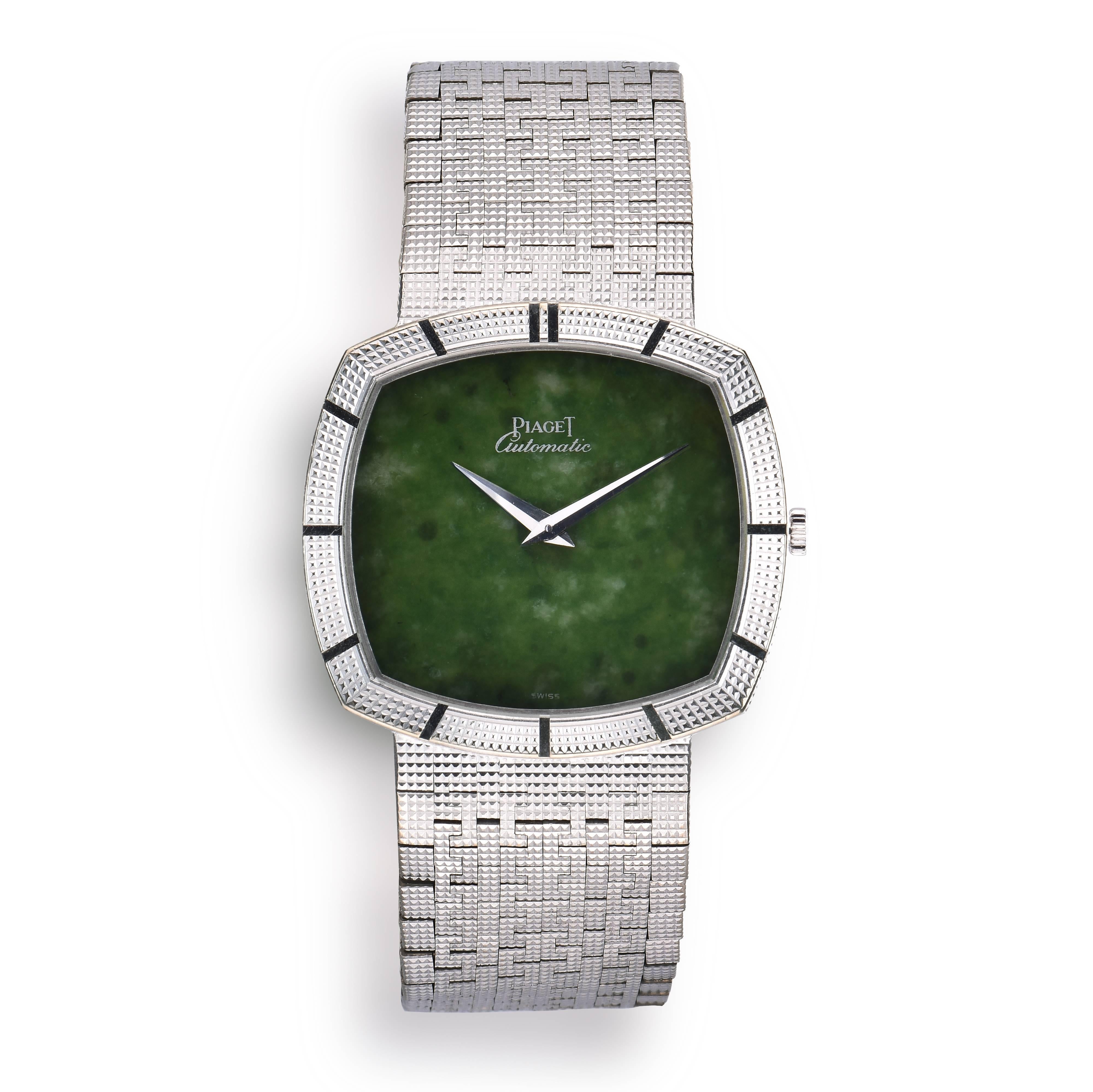 Piaget 18K White Gold Automatic Watch
Factory 'Jade' Green Stone Dial in Mint Condition
Piaget Automatic Movement
18k White Gold Case
18K White Gold Integrated Bracelet with Piaget Signed Clasp
Measure 33mm x 30mm
7.75 Inches in