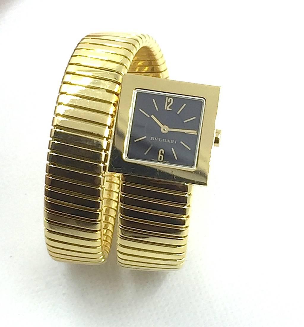 Ladies Bvlgari Tubogas 18K Yellow Gold Bangle Wristwatch
18k Yellow Gold Double Bangle Bracelet
18K Yellow Gold Case
Quartz Movement
Square Face Measuring 22mm x 22mm
6mm Deep
Black Dial with Raised Gold Hour Markers and Matching Gold Hands
Sapphire