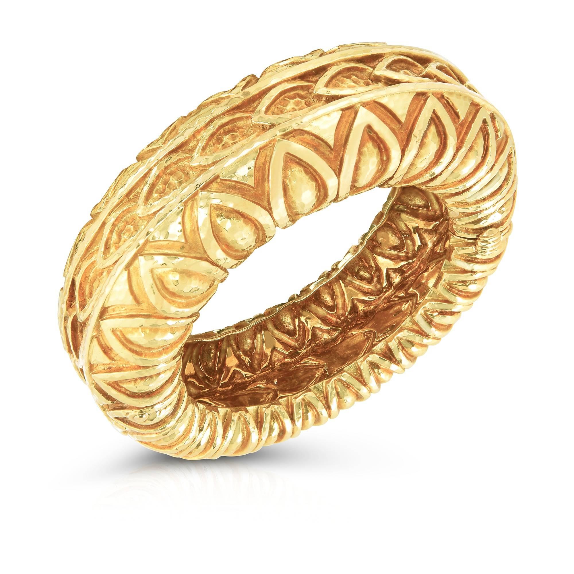 David Webb 18K Yellow Gold Bangle Bracelet
Beautiful Carved Designed with Hammered Texture
Solid 18K Yellow Gold
Hinged Clasp with Two Sided Release
Signed David Webb and Stamped 18K Yellow Gold
Includes Original Inner and Outer Boxes

