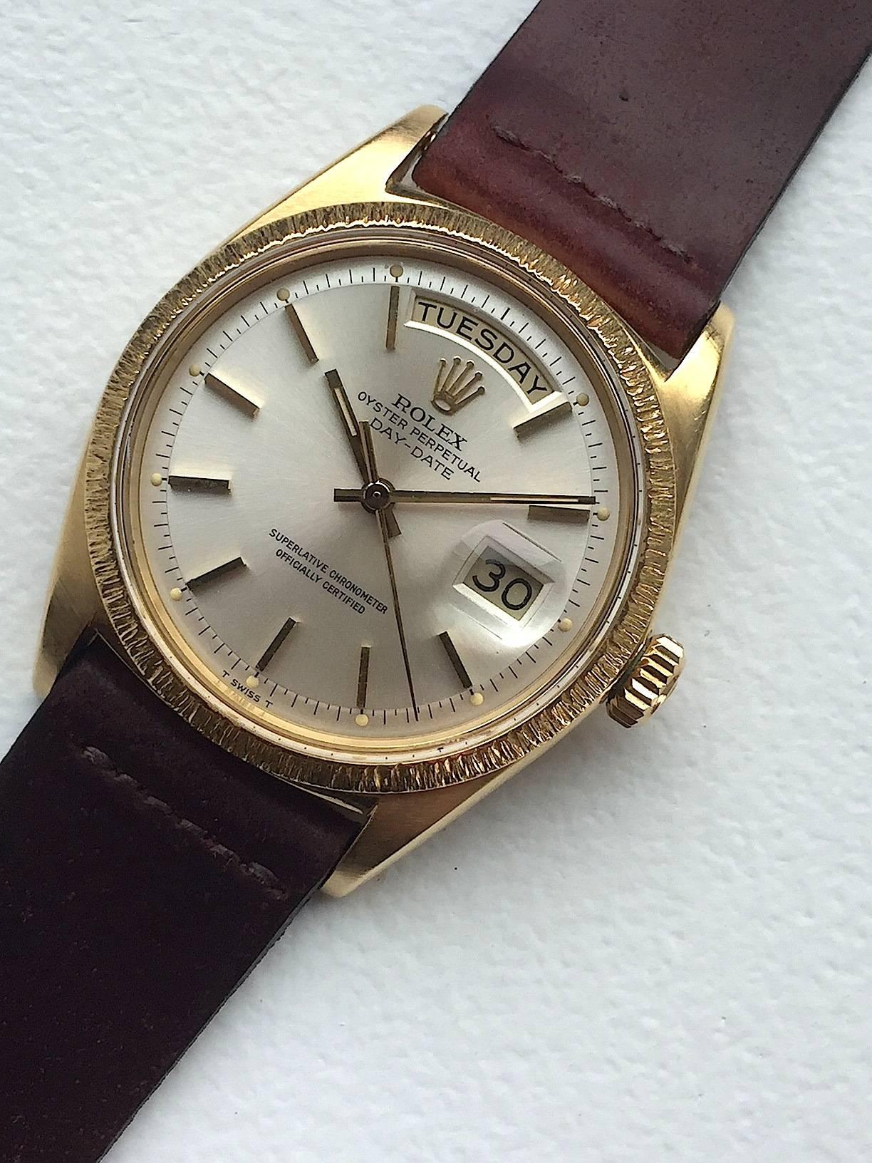 Rolex Gelbgold Oyster Perpetual Day-Date Automatik-Armbanduhr mit Papieren im Zustand „Gut“ in New York, NY